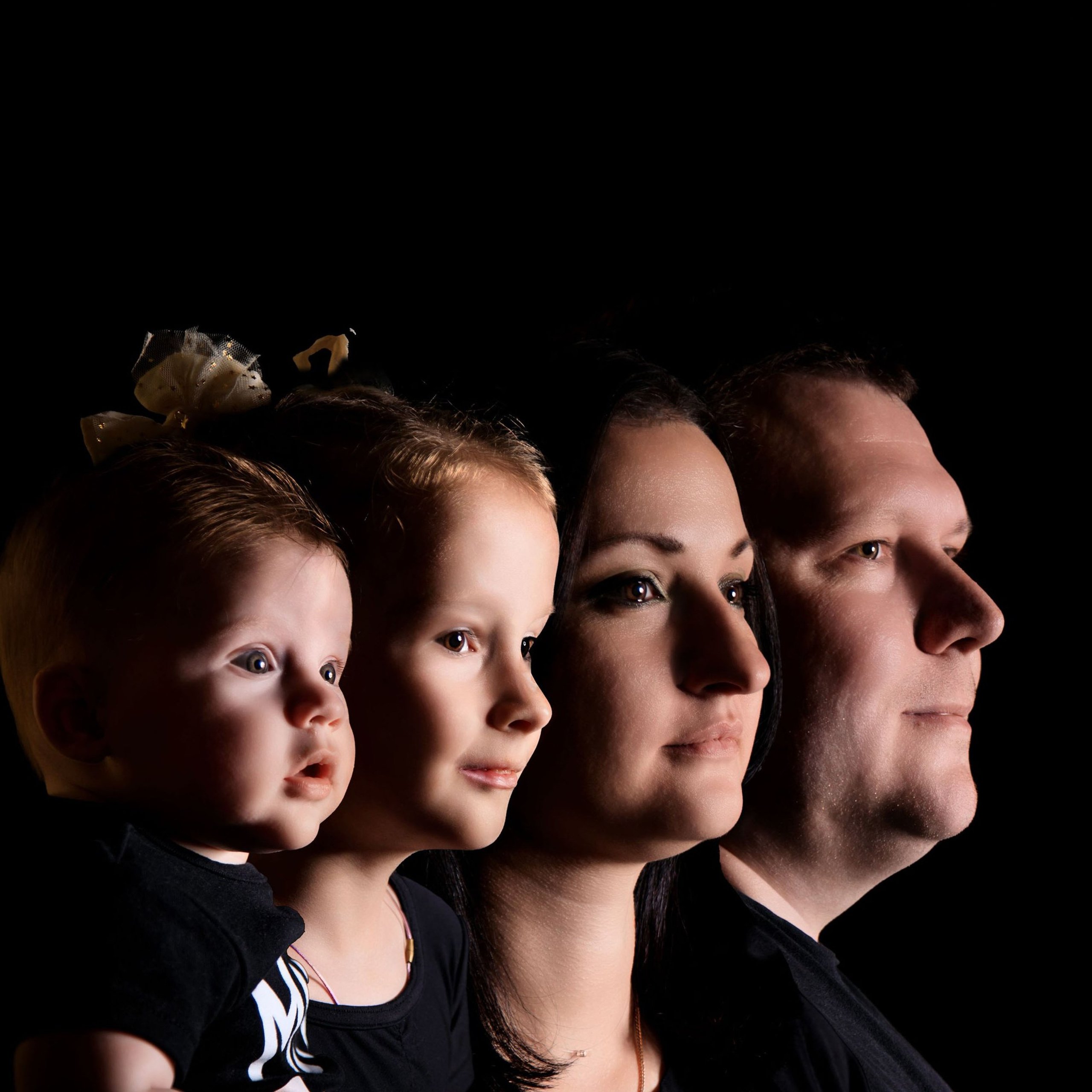 Мама, папа и двое детей