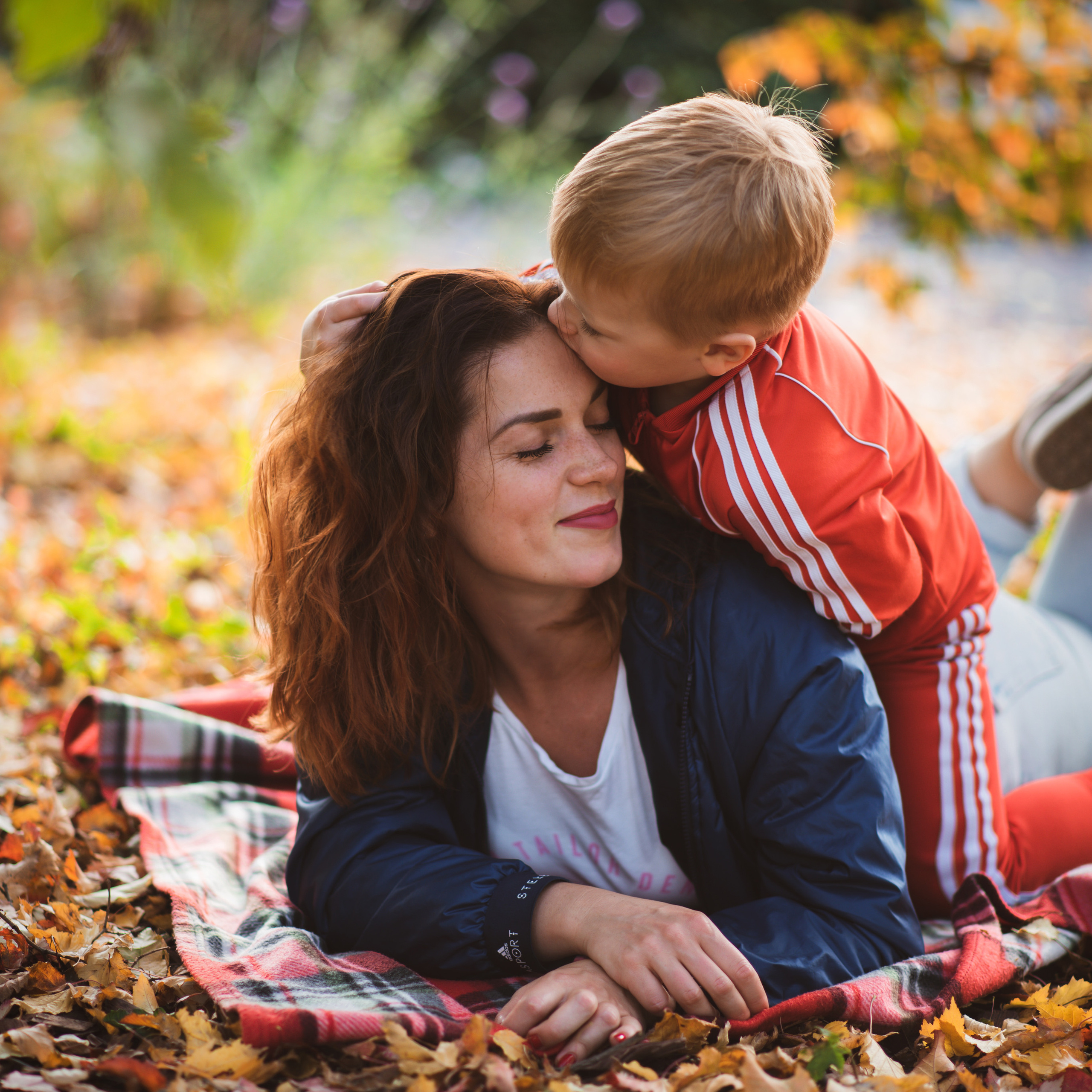 Мария и Даня. Осень в городе