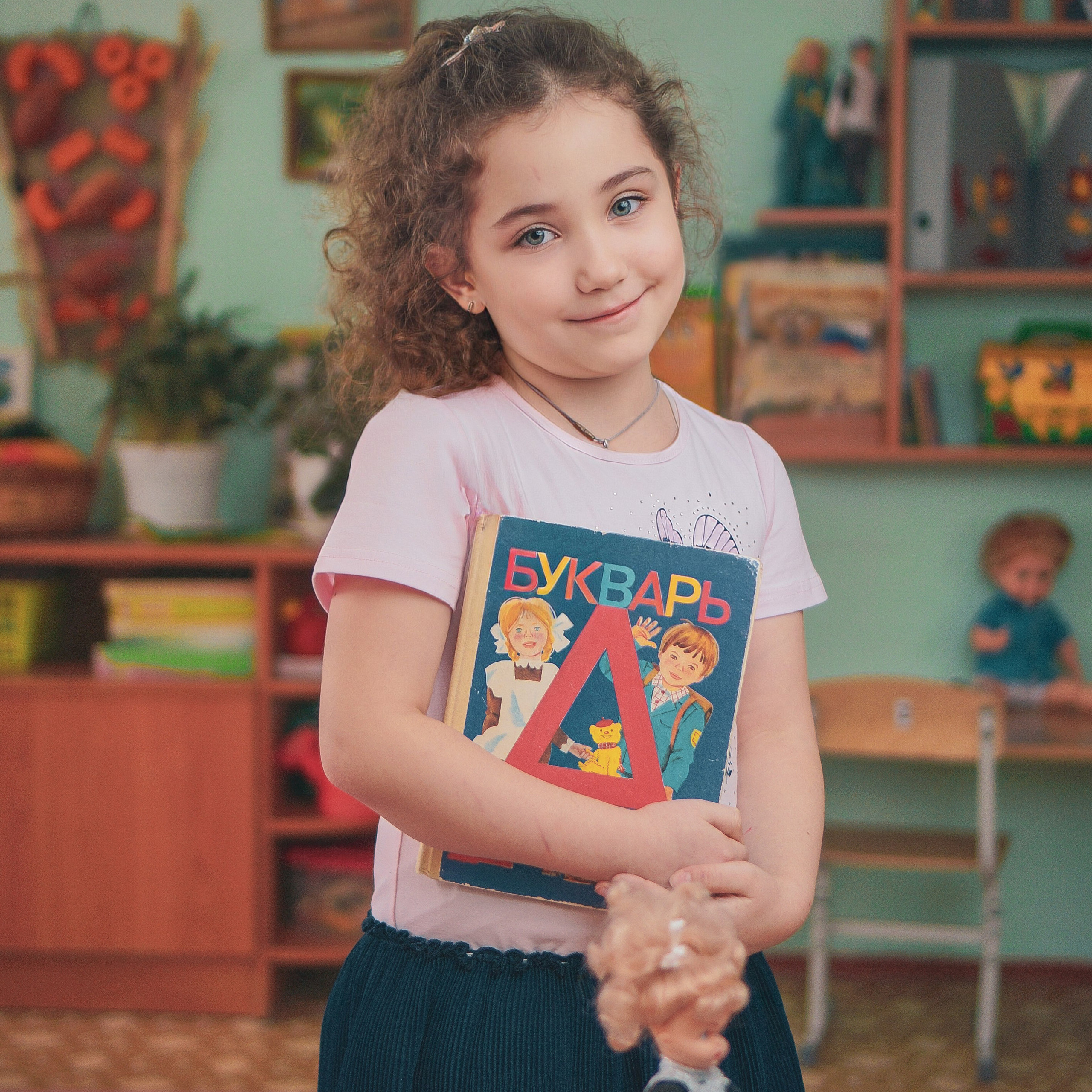 Портрет с букварём