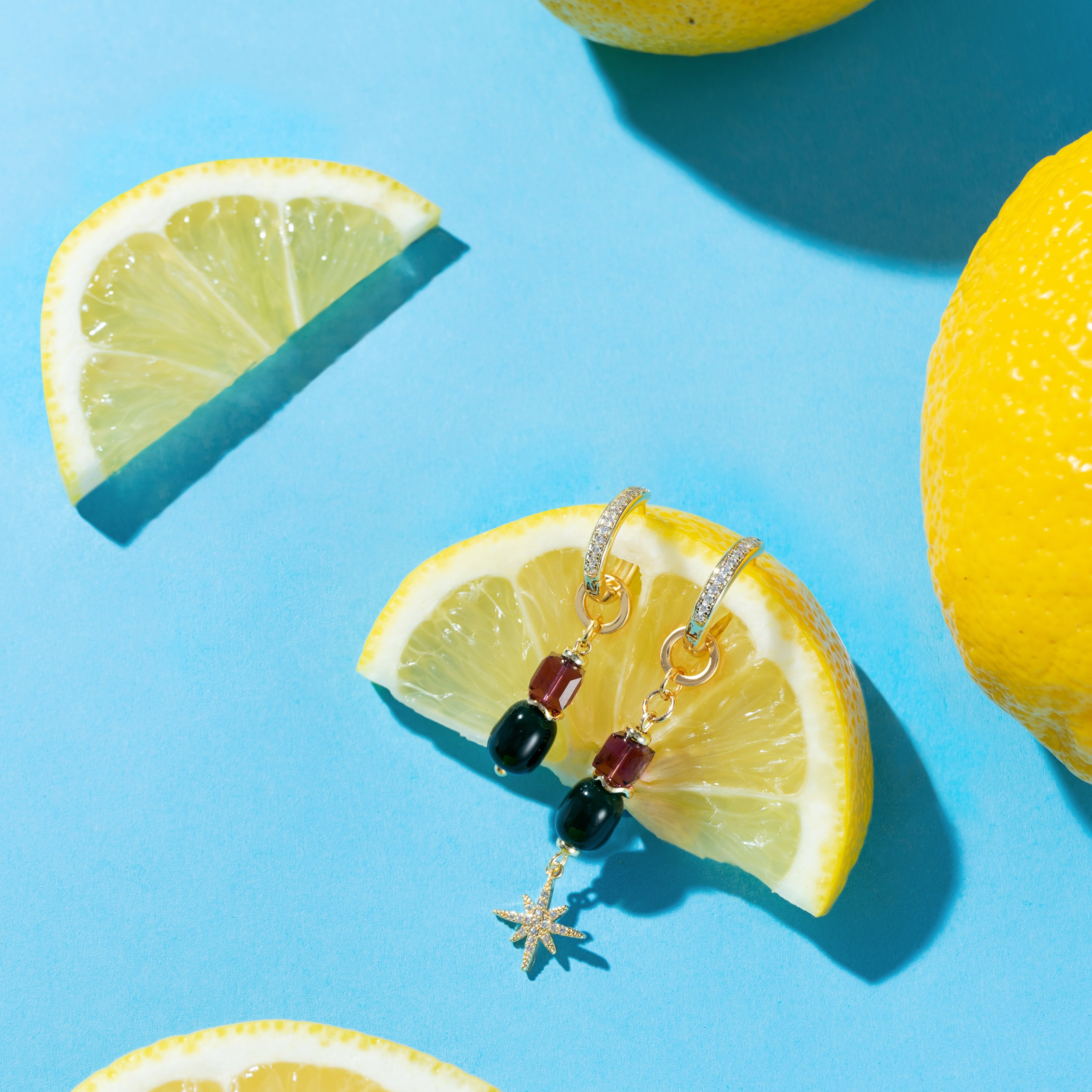 Предметная съемка украшений в Обнинске – фото для Wildberries и Ozon. Предметный и фуд фотограф Обнинск Евгения Трушкова