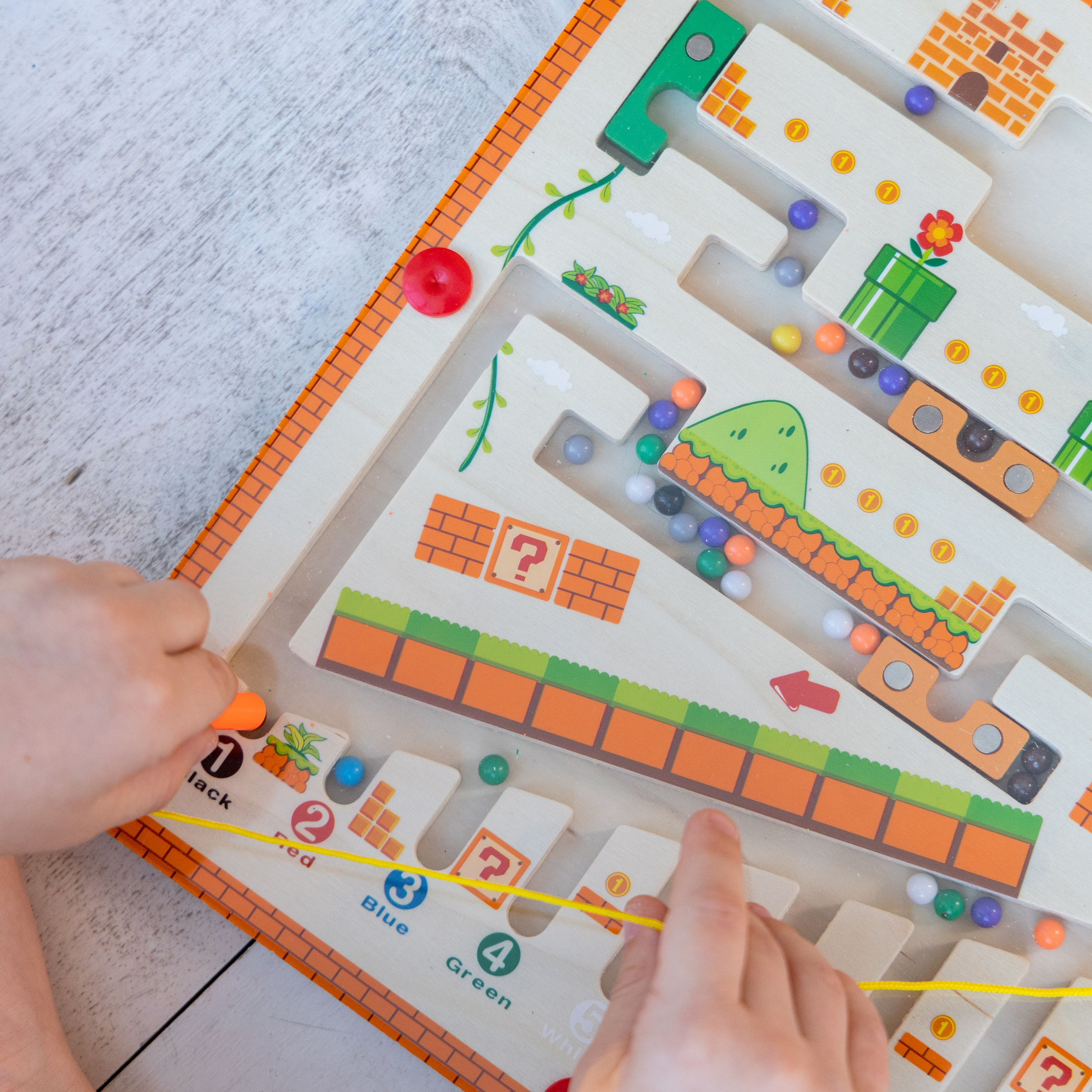 Предметное фото детских товаров - качественные товары, которые делают заботу о ребенке более приятной и удобной.