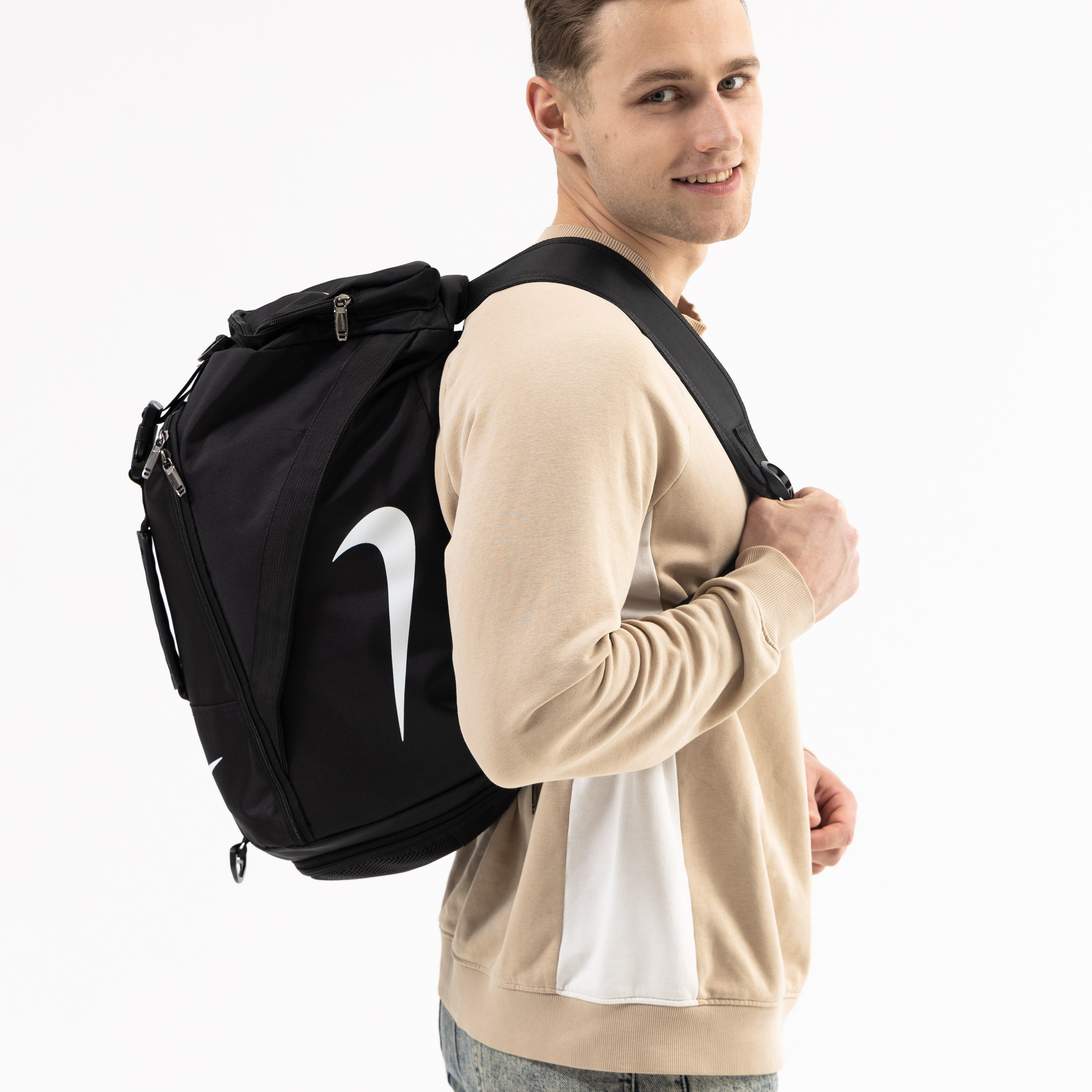 Профессиональная съемка для презентации различных стилей и коллекций.