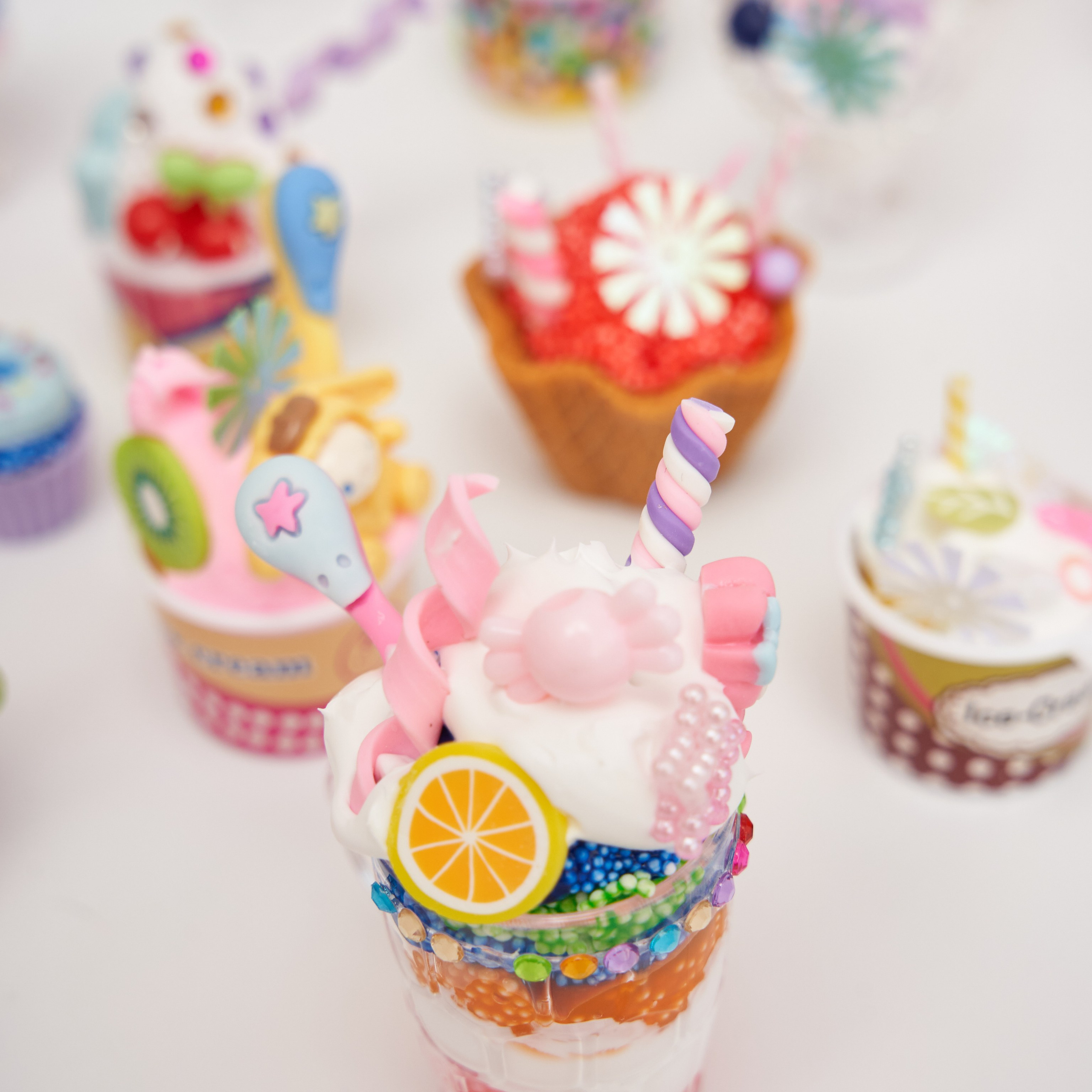 Предметная съемка детских товаров, подчеркивающая уникальность каждого изделия.