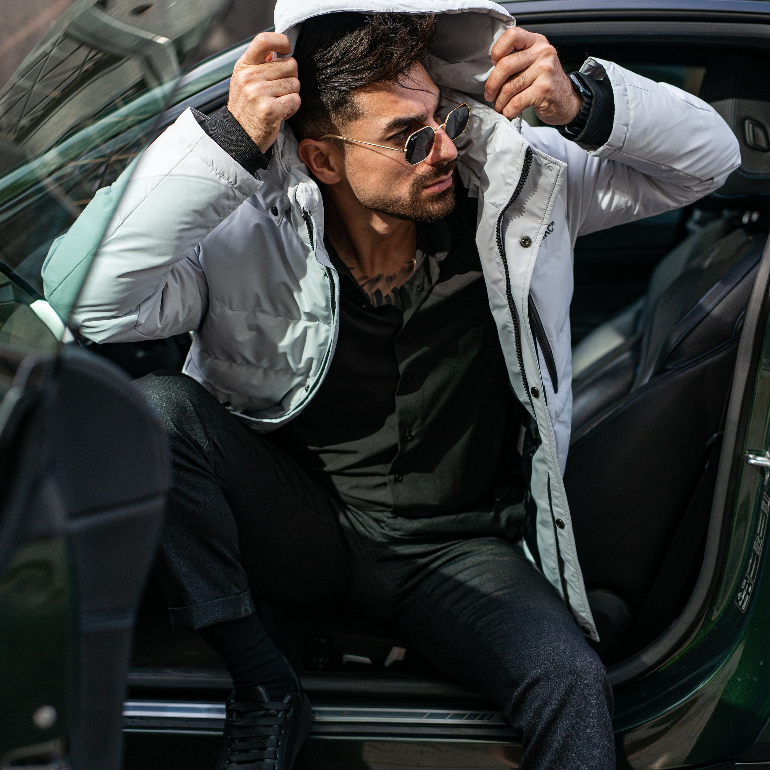 Профессиональная съемка с фокусом на деловой стиль и классические решения