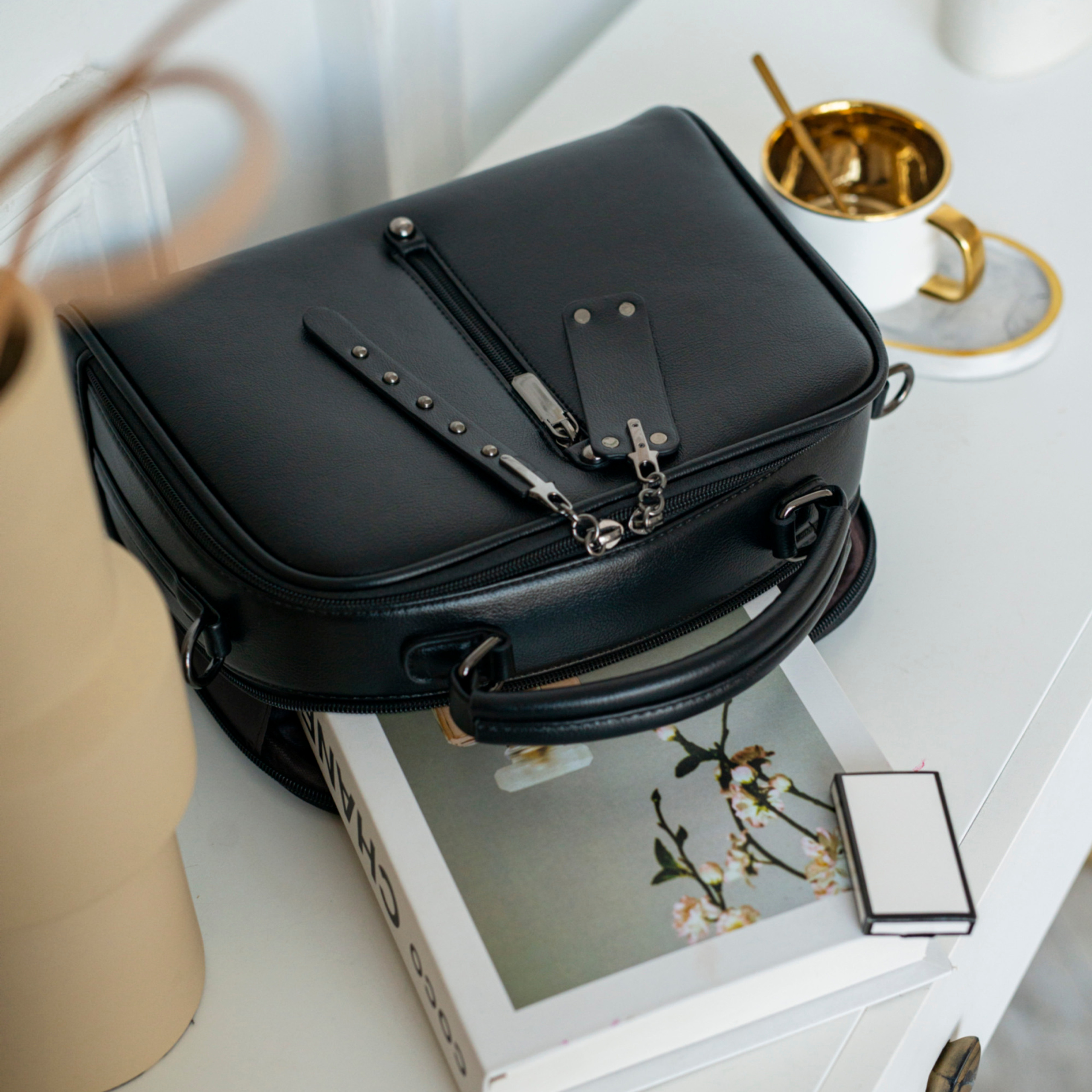 Предметное фото сумок - элегантные и изысканные детали, чтобы выглядеть безупречно в любой ситуации.