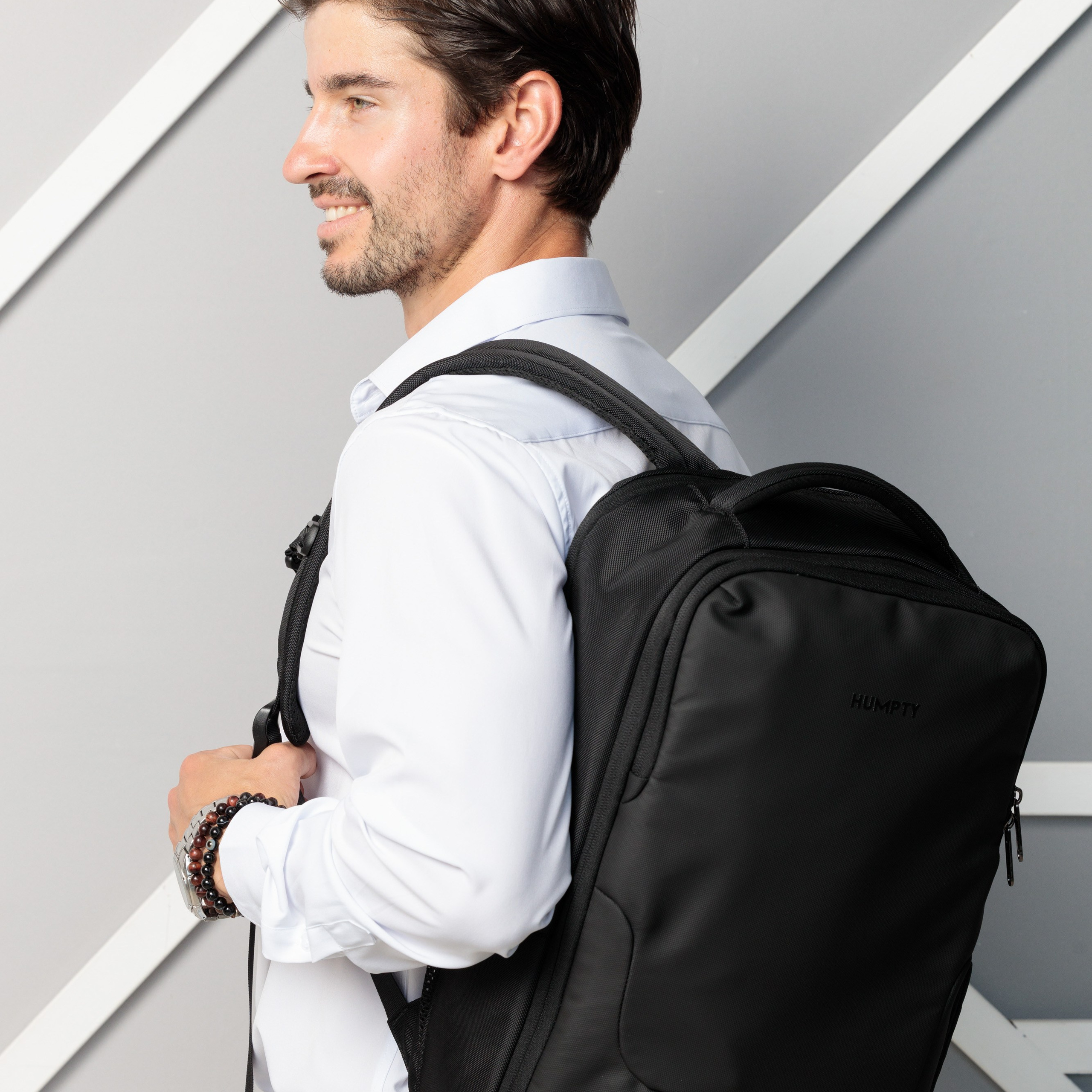 Креативная съемка, создающая визуальные акценты на функциональных возможностях.