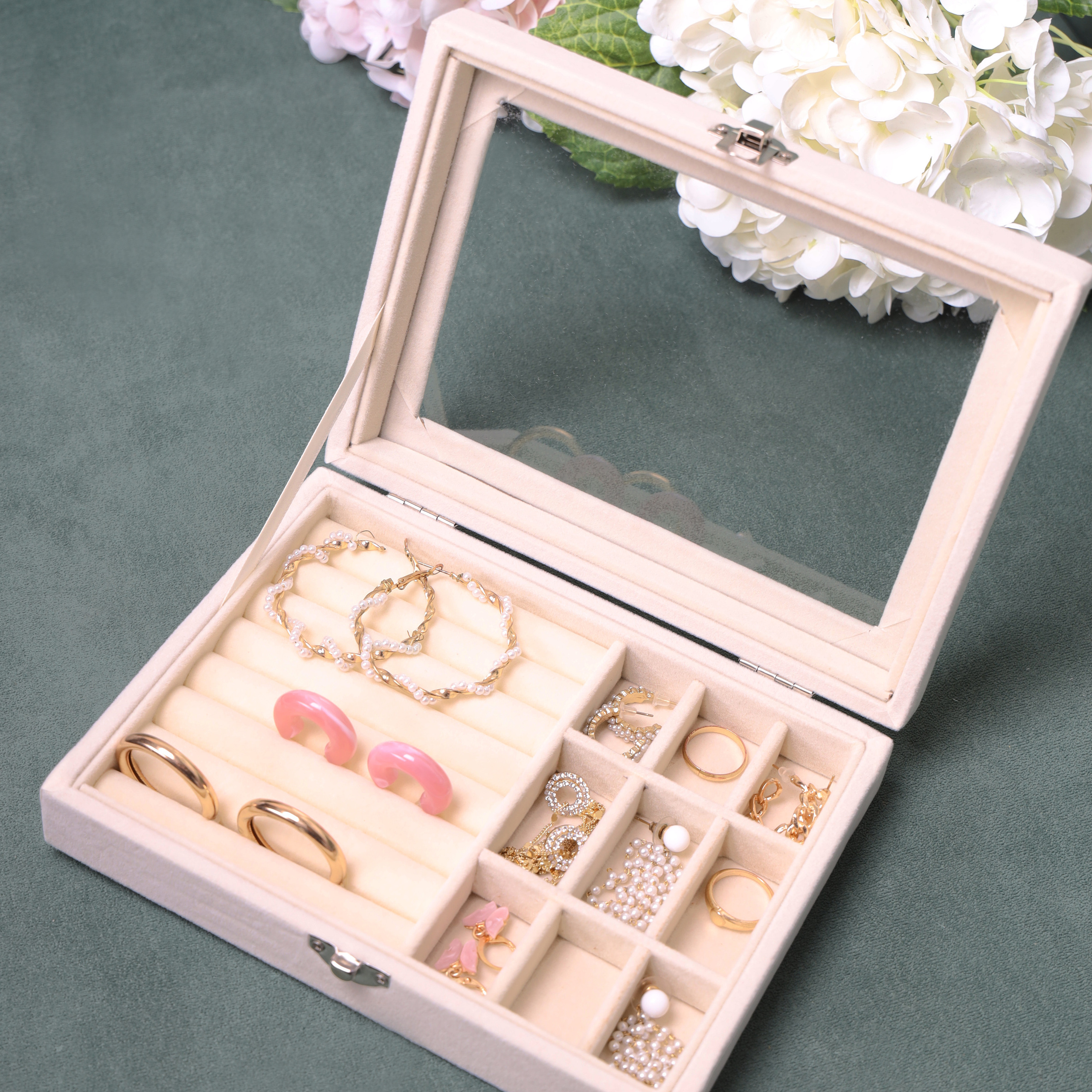 Предметное фото аксессуаров - широкий выбор аксессуаров для любого случая.