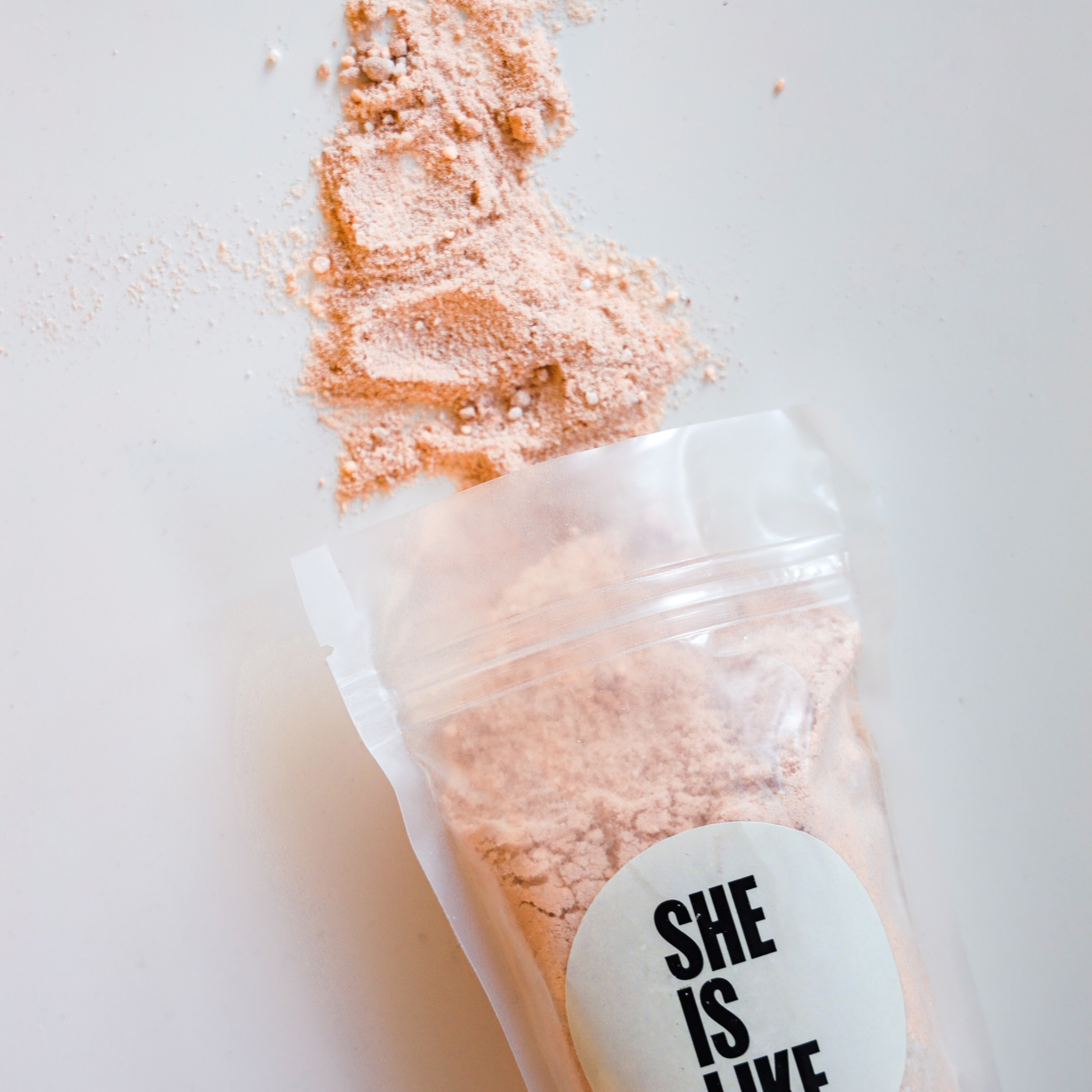 Профессиональная съемка, создающая образы для социальных сетей и рекламы.