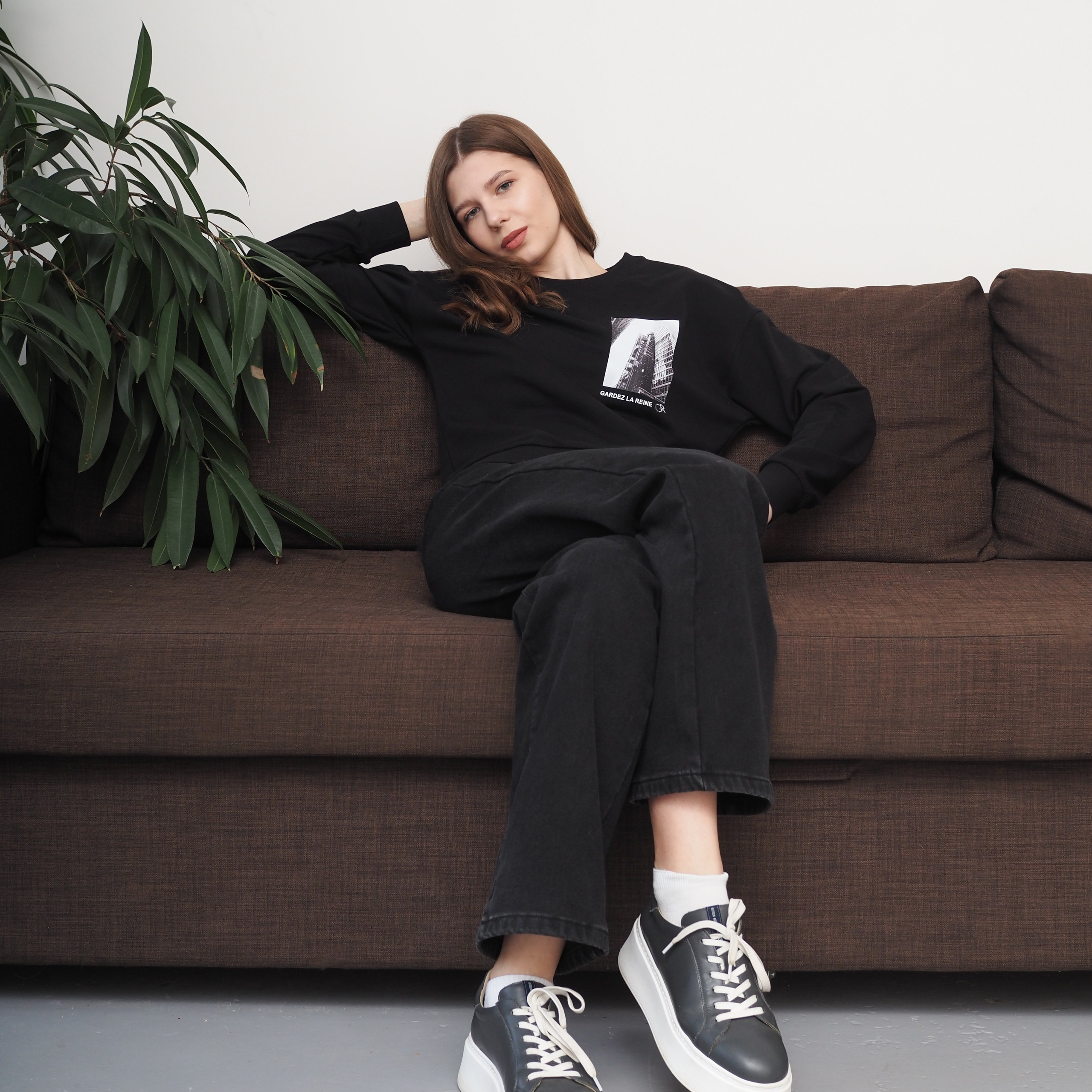 Съемка в различных ракурсах для полного отображения дизайна одежды