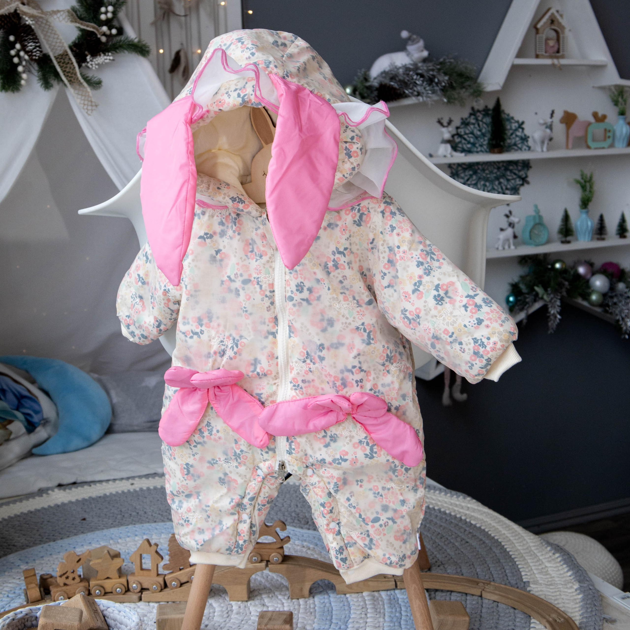 Предметная съемка детских товаров, акцентирующая на простоте и удобстве использования.