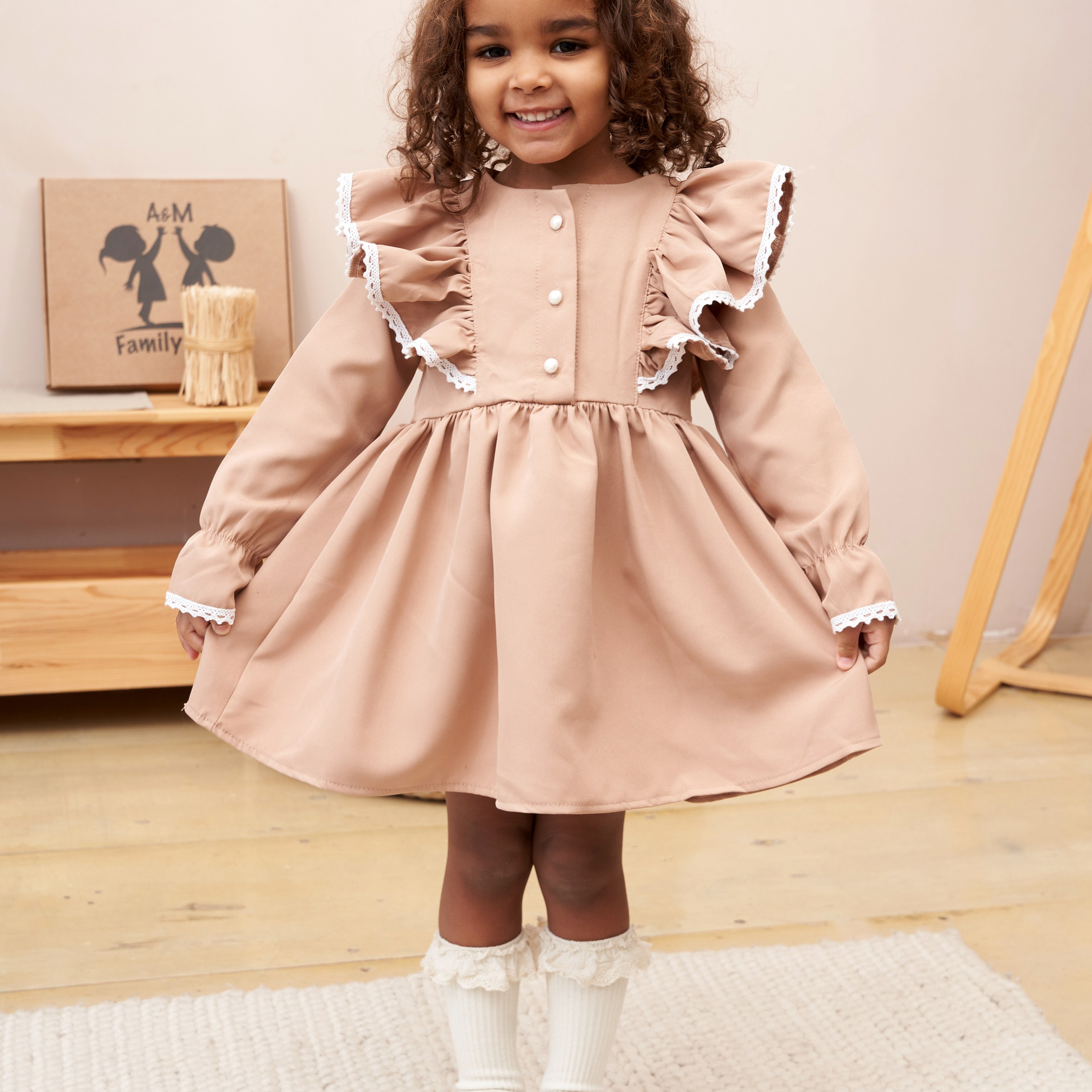 Предметная съемка детских товаров, подчеркивающая их развивающие возможности.