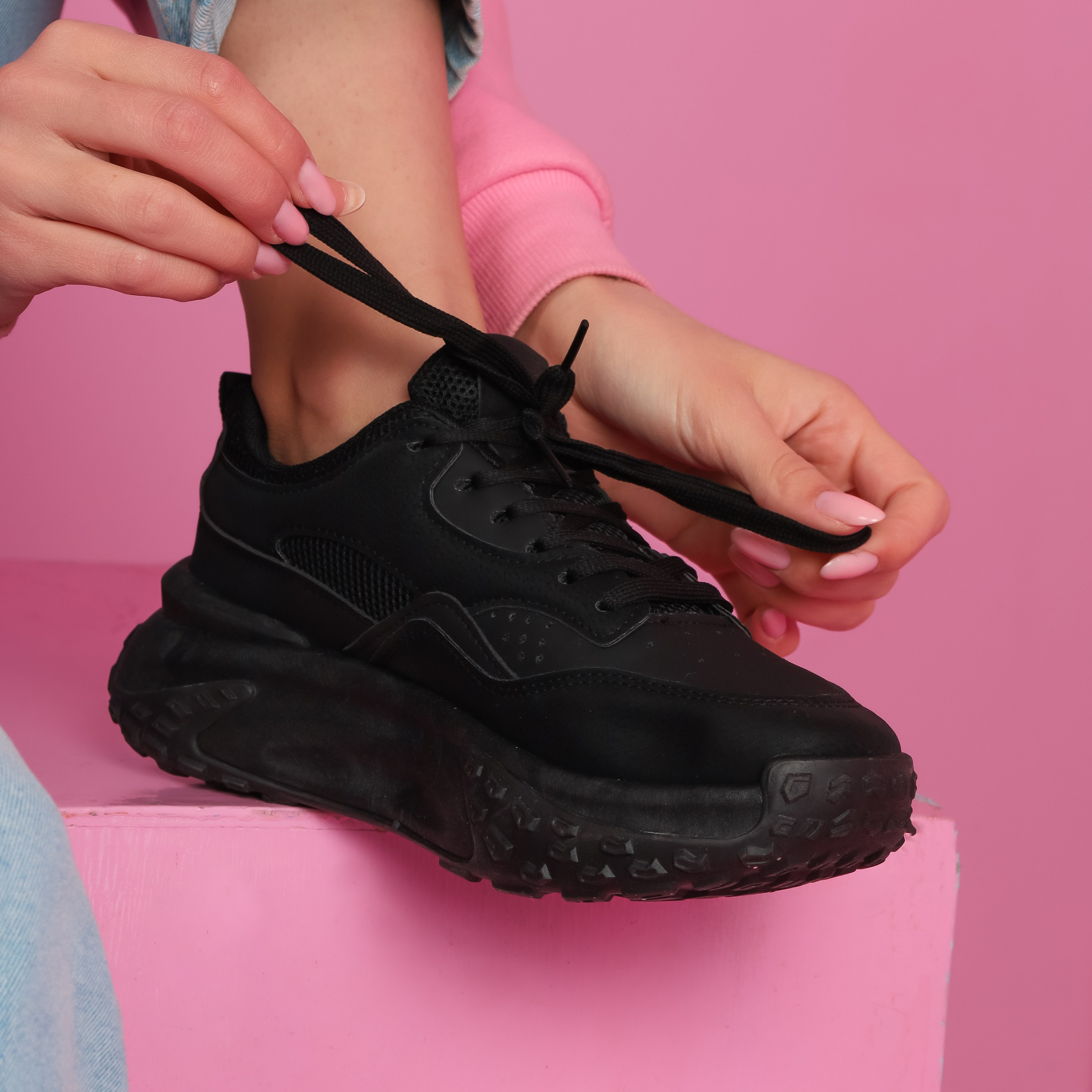 Предметное фото обуви - изысканные аксессуары, которые дополнят ваш образ.