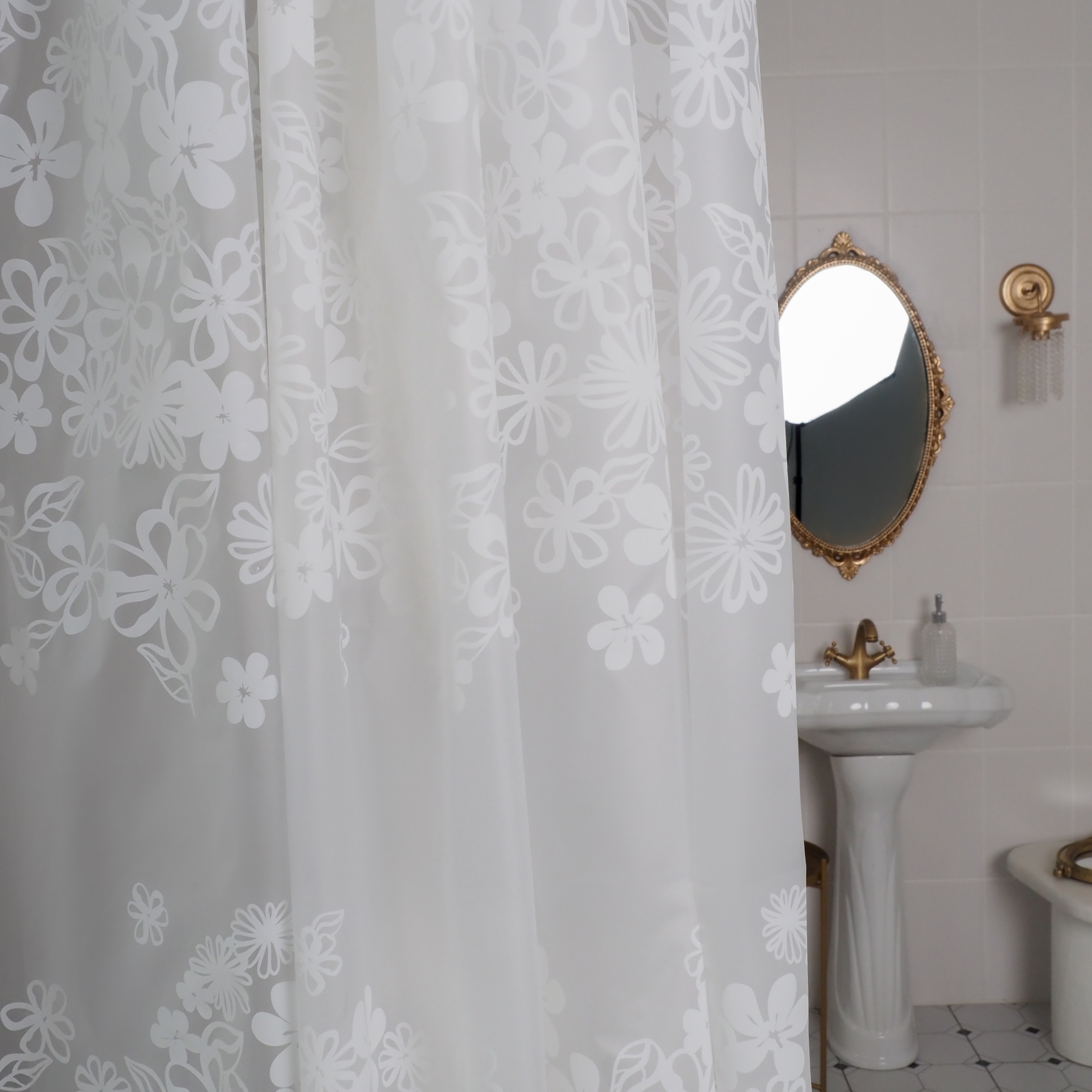 Съемка товаров для дома, передающая гармонию и сбалансированный интерьер.