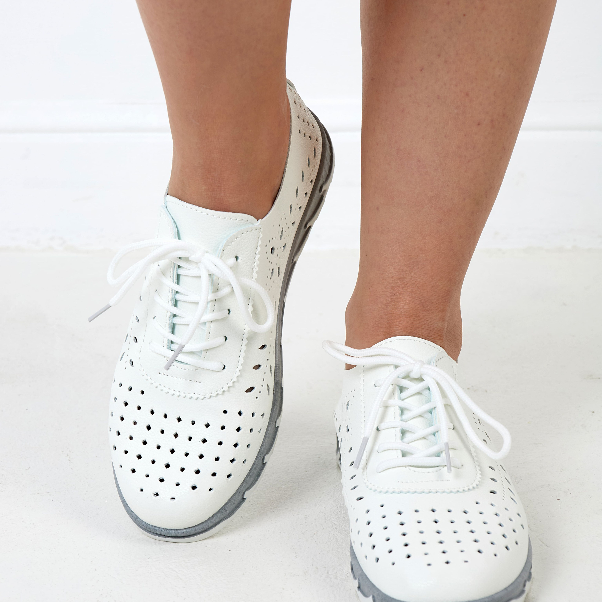 Предметная съёмка обуви фото альбом для маркетплейсов | Sale Easy