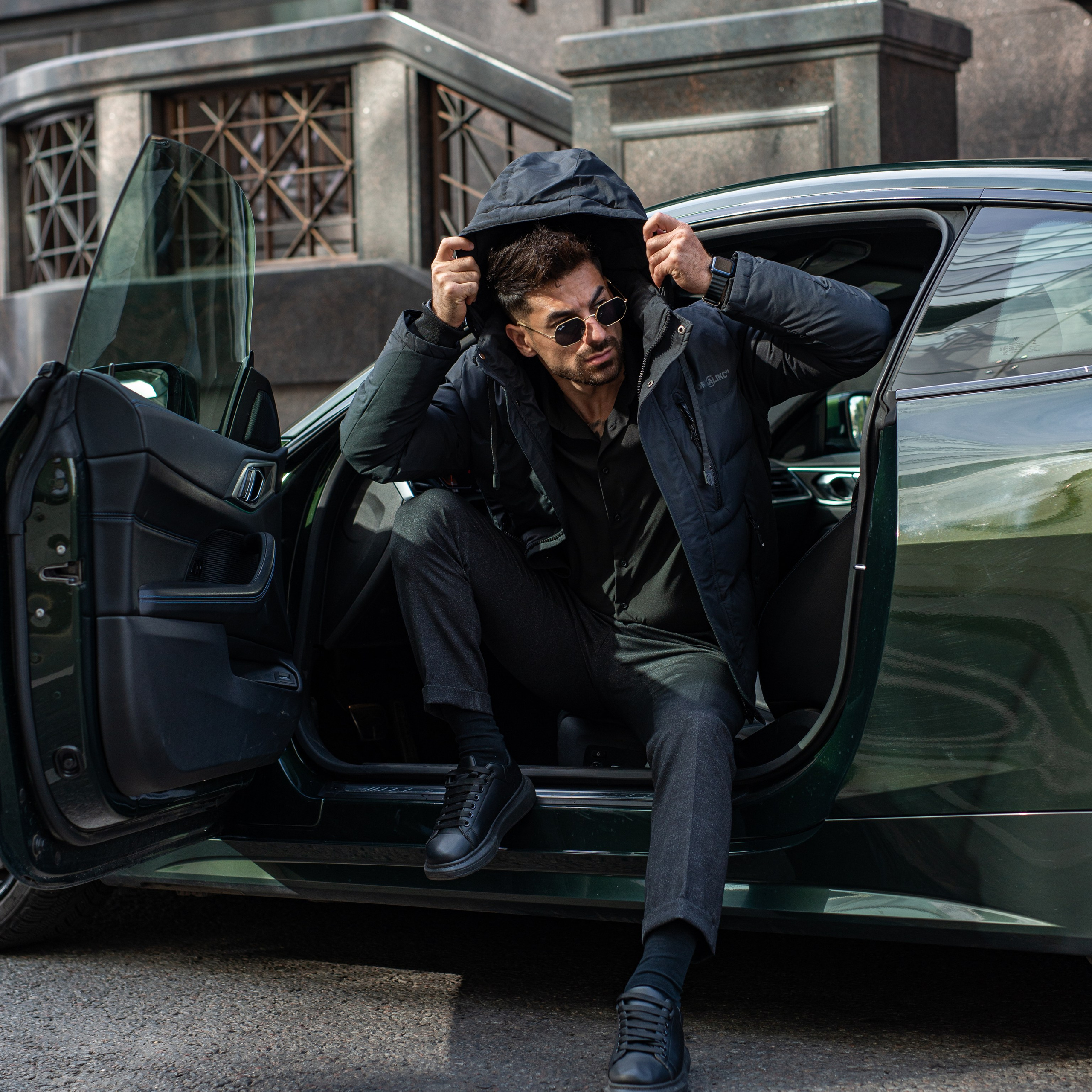 Креативная съемка для выделения ключевых деталей и аксессуаров