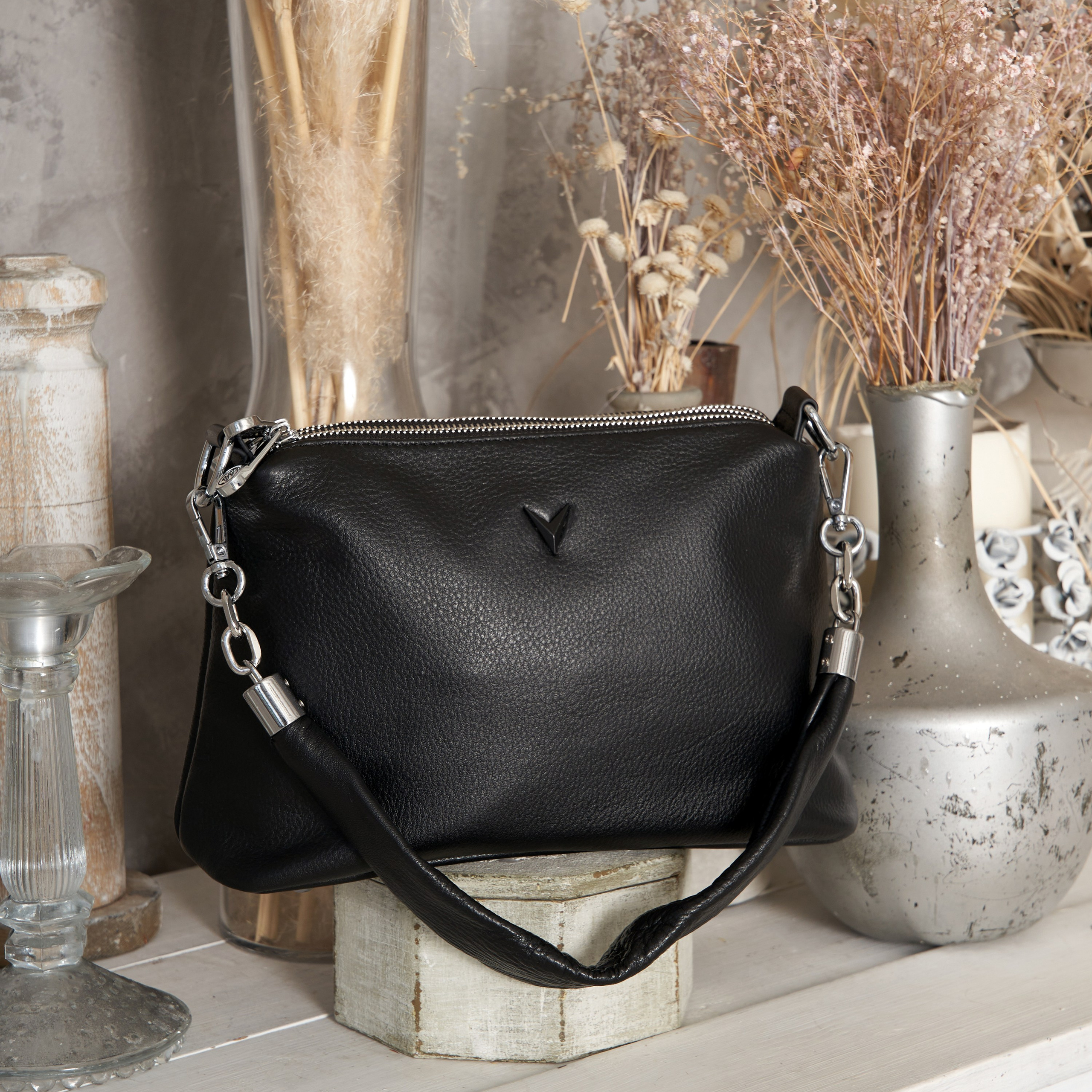 Профессиональная съемка, подчеркивающая индивидуальность каждой модели.