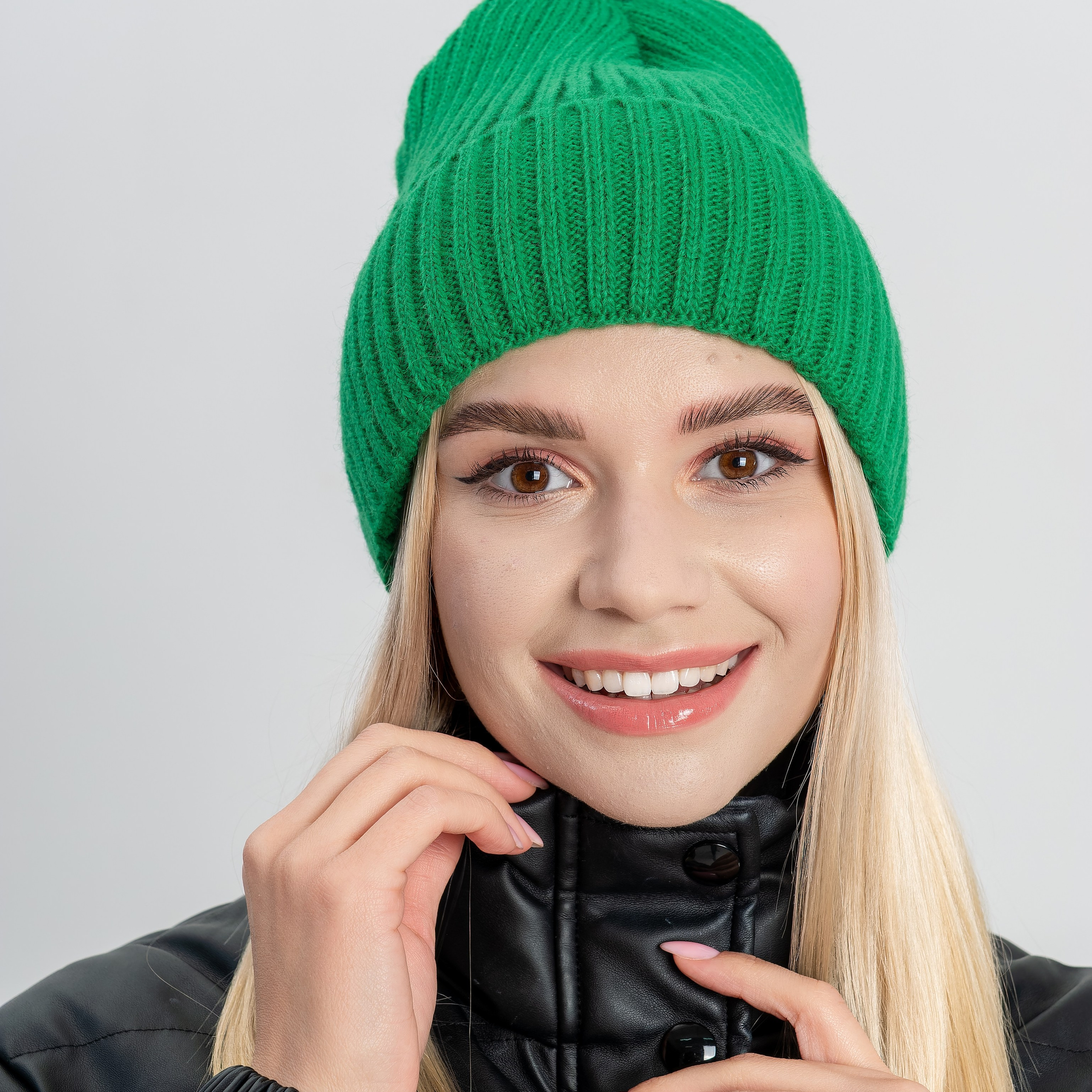 Предметное фото головных уборов - модные аксессуары для вашей головы.