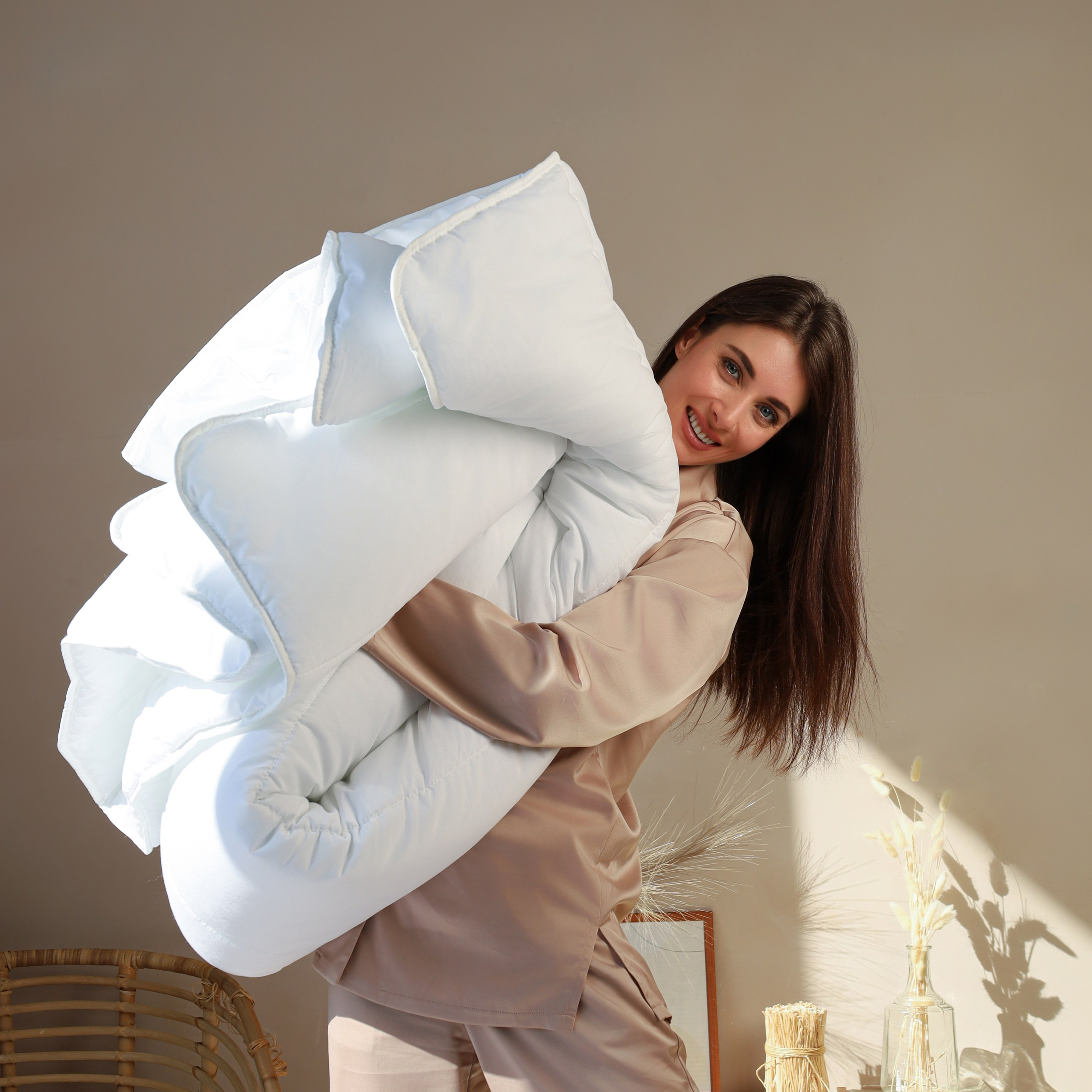 Эффектная съемка для демонстрации мягких и шелковистых текстур постельных тканей.