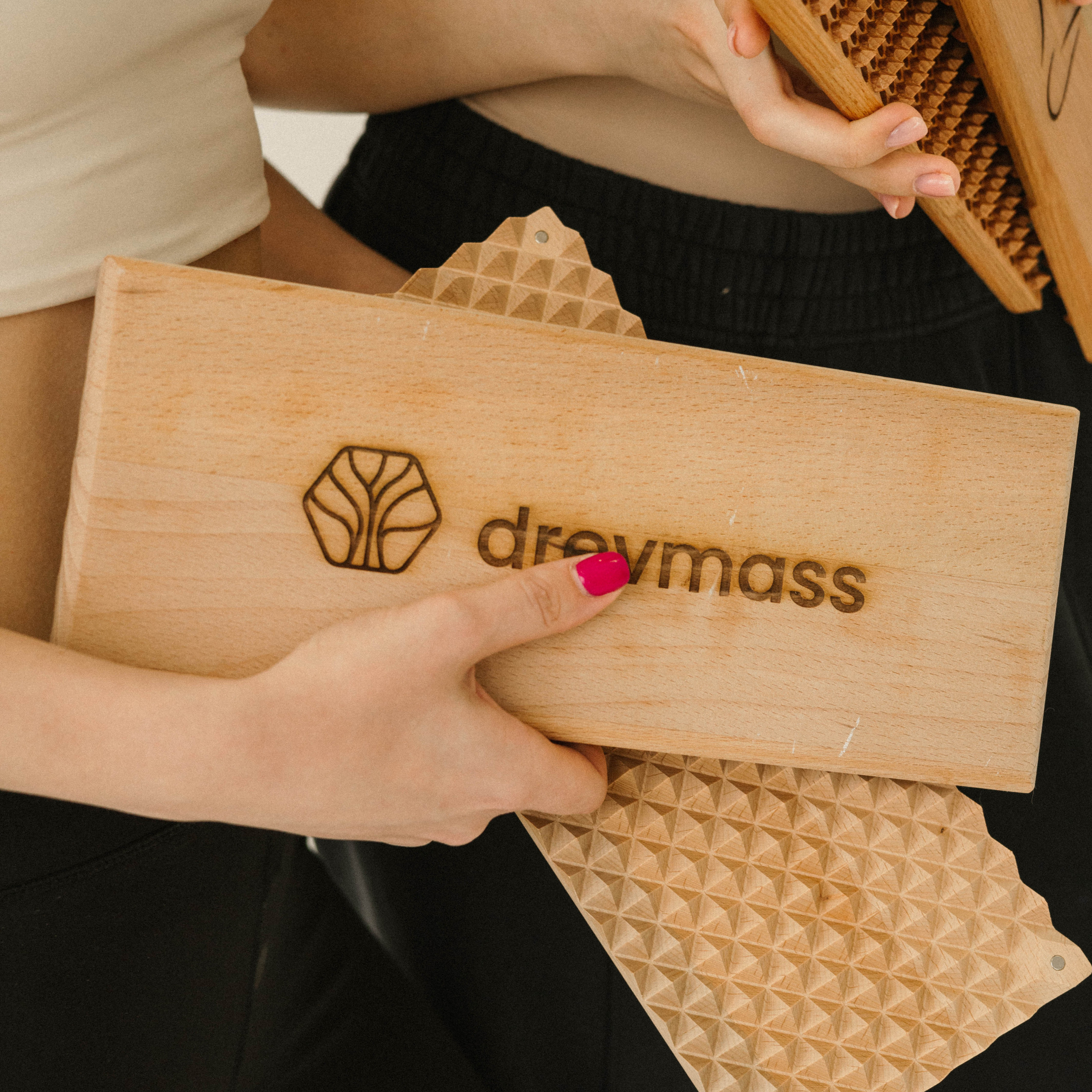 Предметное фото массажеров - ваши помощники в борьбе с усталостью.