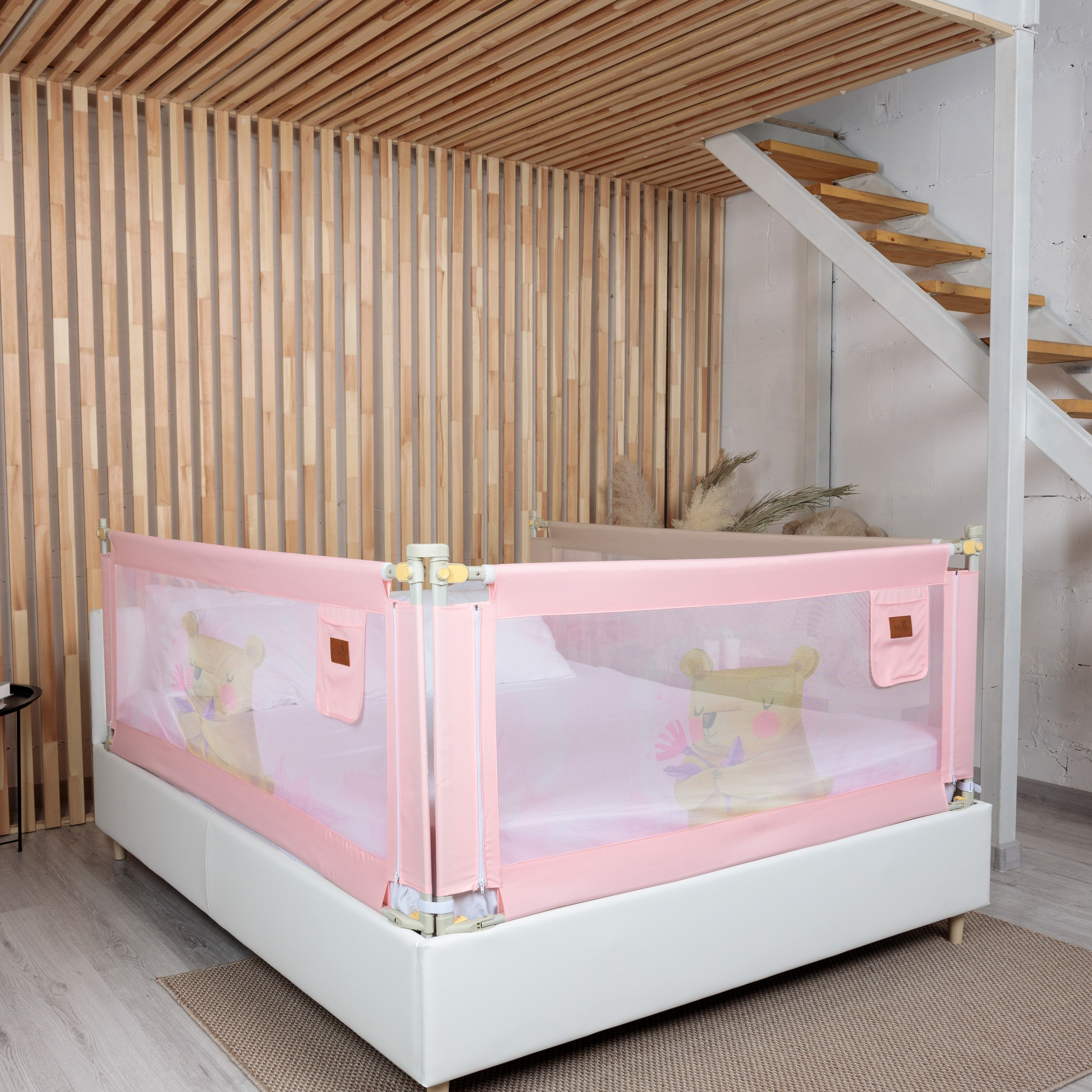 Предметная съемка детских товаров, создающая запоминающиеся моменты общения между родителями и детьми.