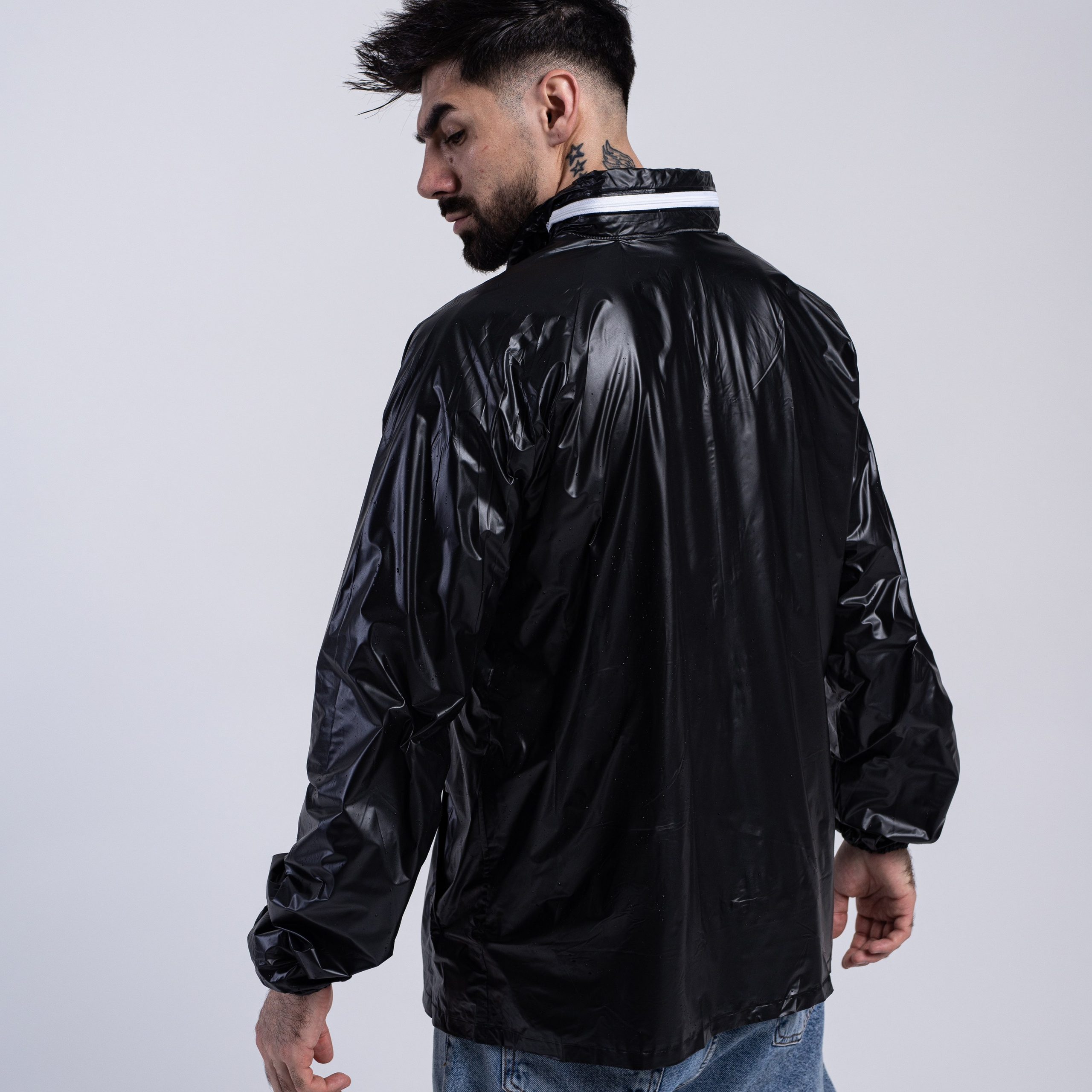 Профессиональная предметная съемка для передачи мужской харизмы и уверенности