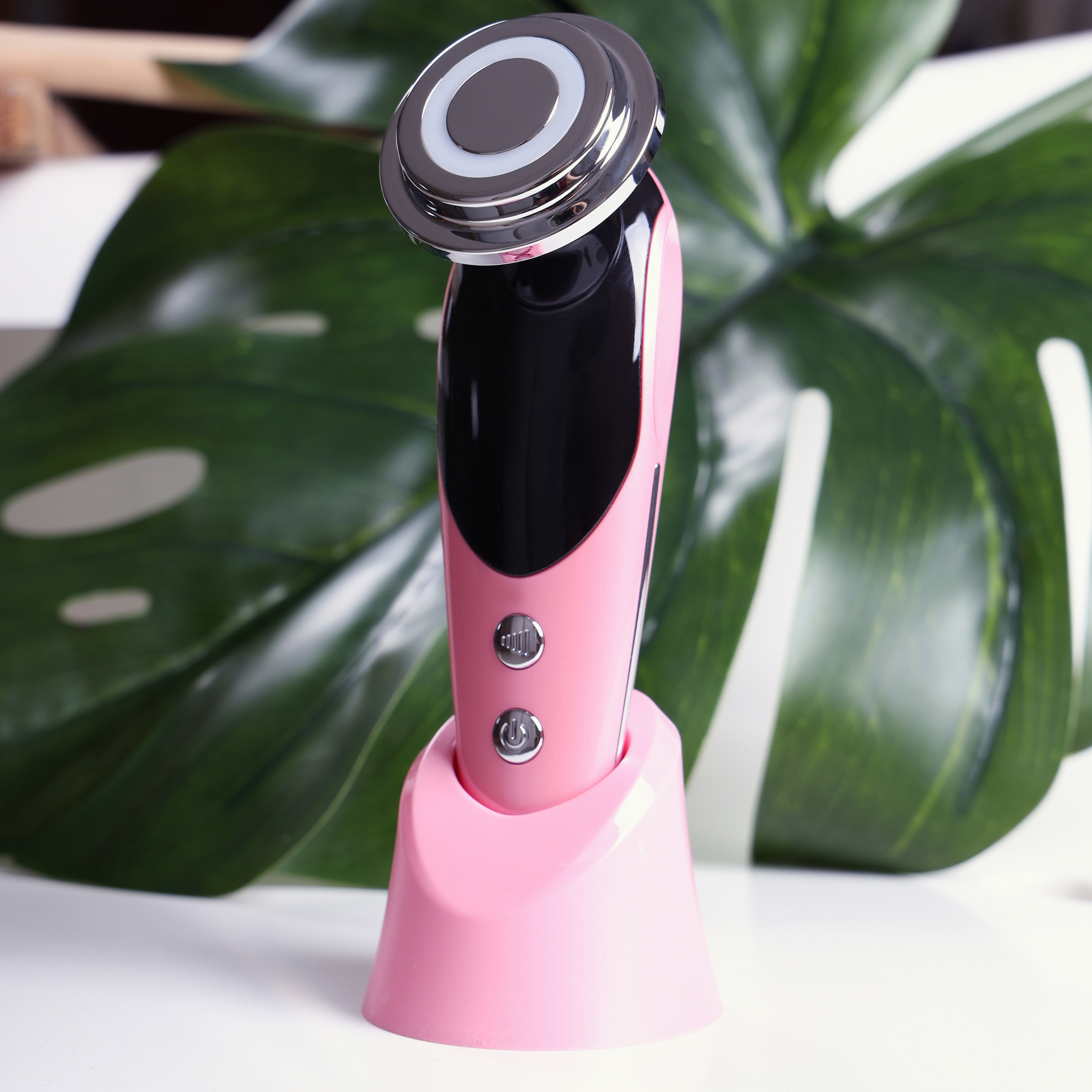 Предметное фото массажеров - здоровье и комфорт для вашего тела.