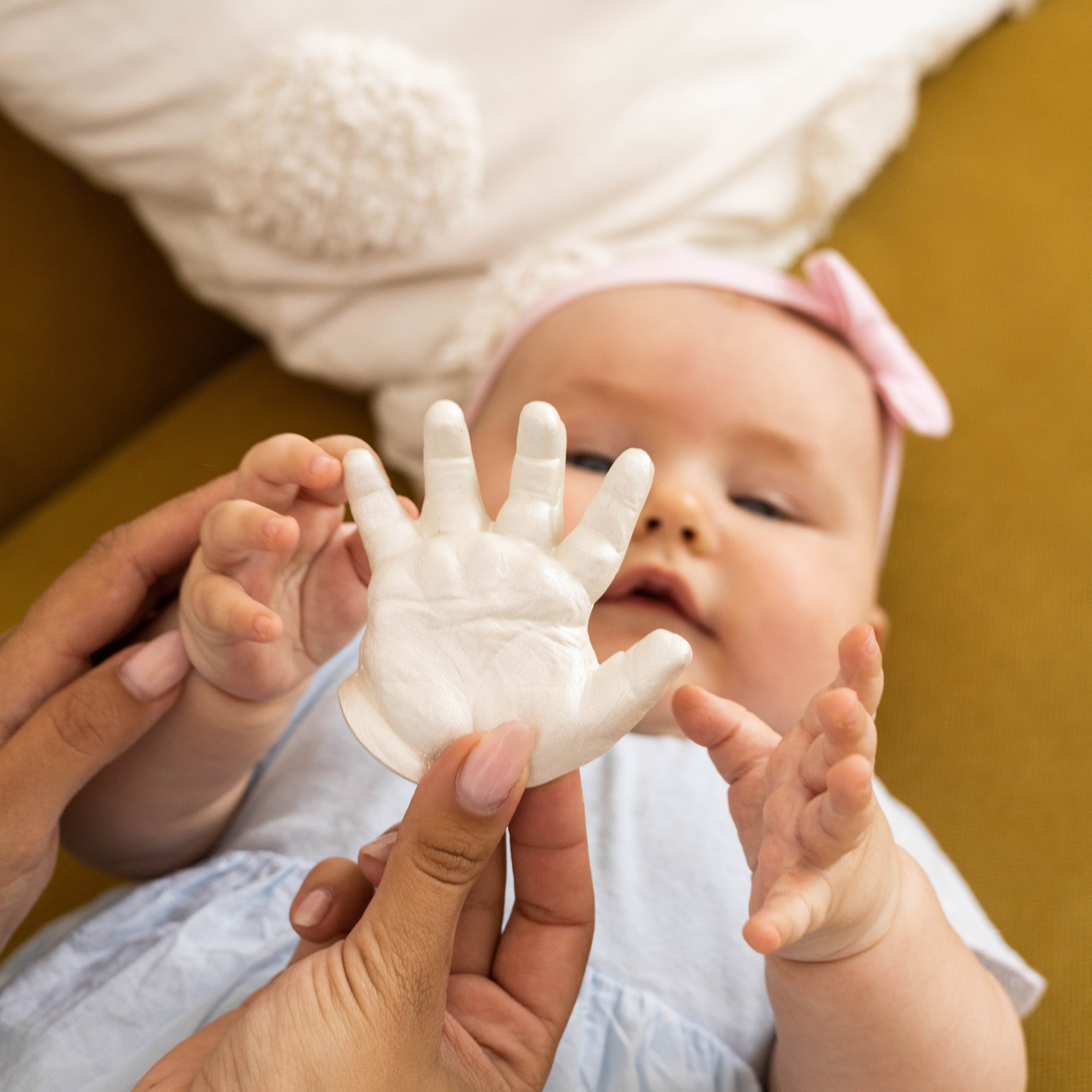 Предметное фото детских товаров - удобные и функциональные товары, которые облегчают заботу о малыше.