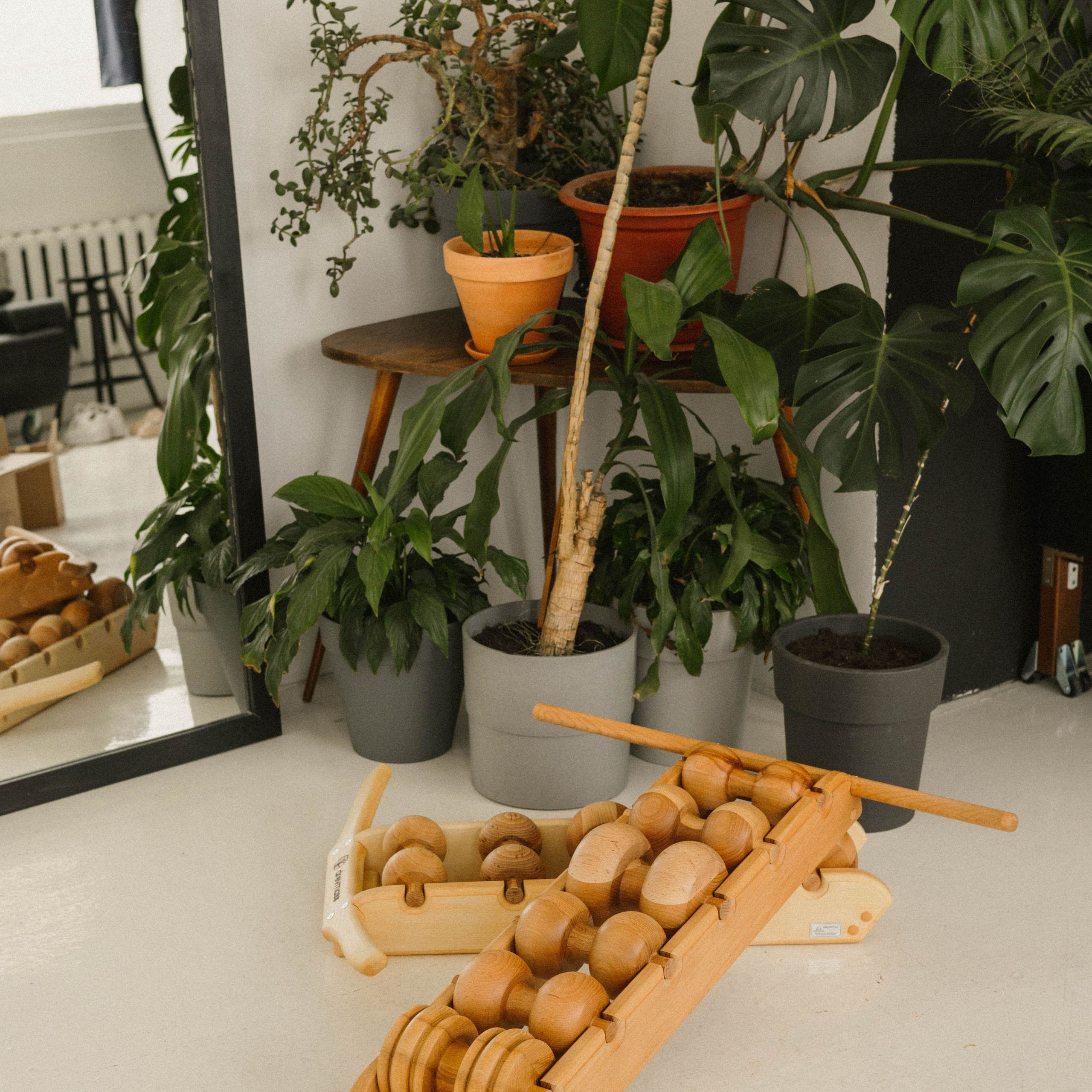 Предметное фото массажеров - здоровье и релаксация в каждом использовании.