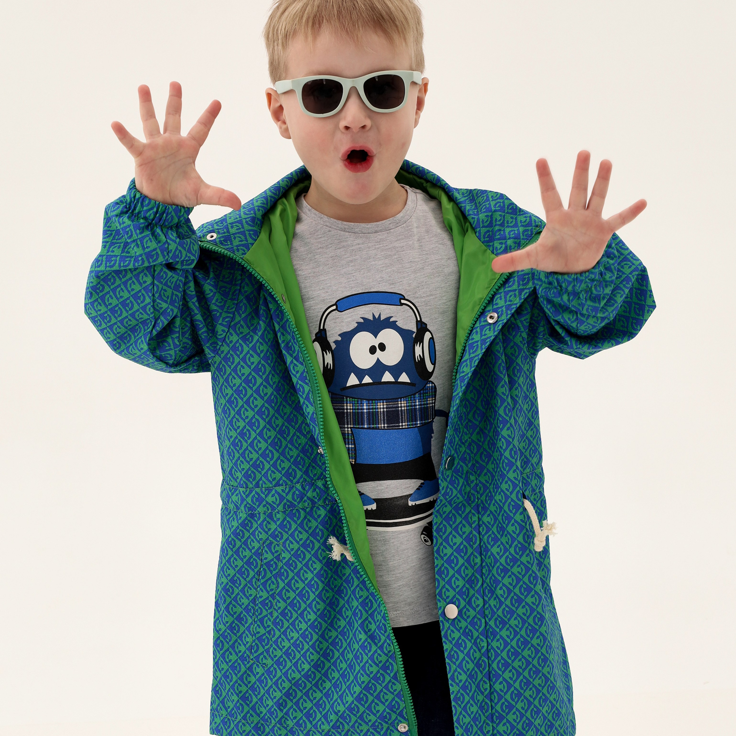 Предметное фото детских товаров - игривые и яркие аксессуары для веселого детства вашего ребенка.