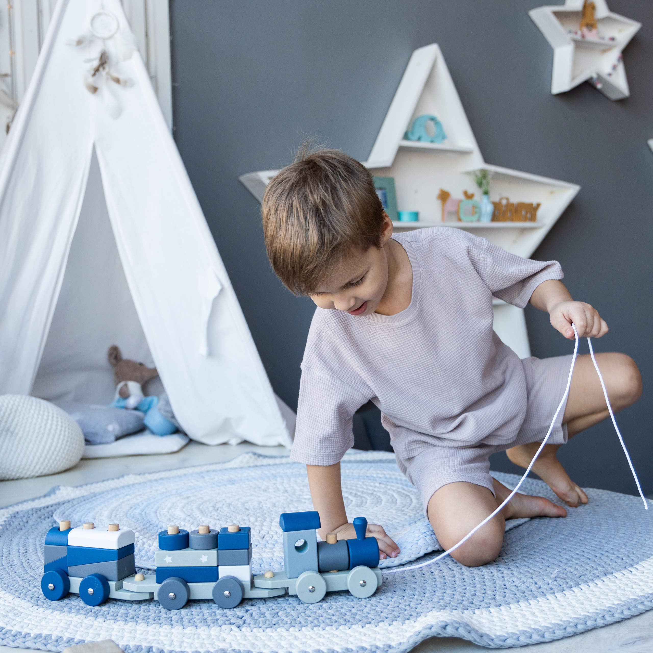 Предметное фото детских товаров - товары, которые помогают создать уютную и безопасную среду для вашего малыша.