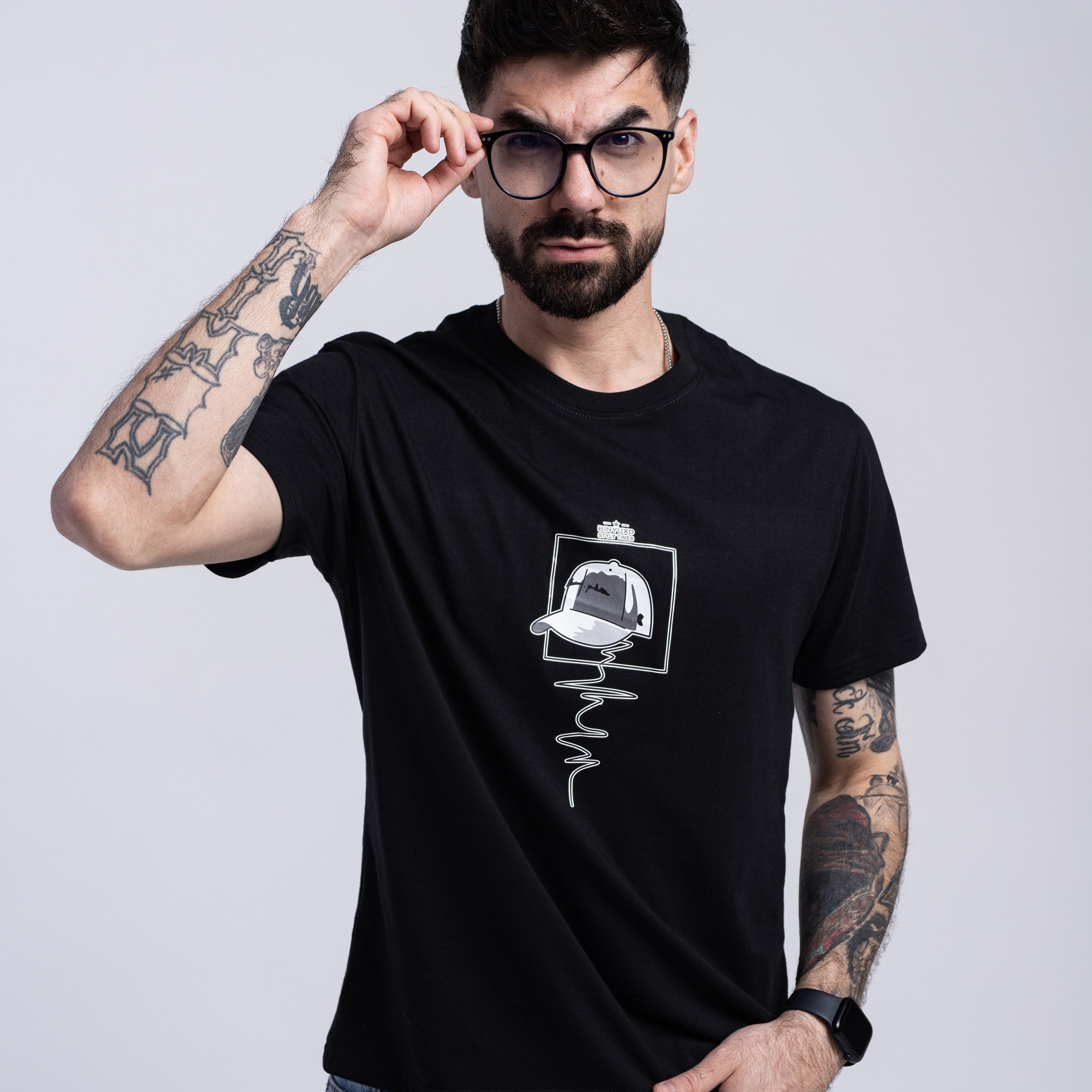 Профессиональная съемка для акцента на элегантности мужского стиля