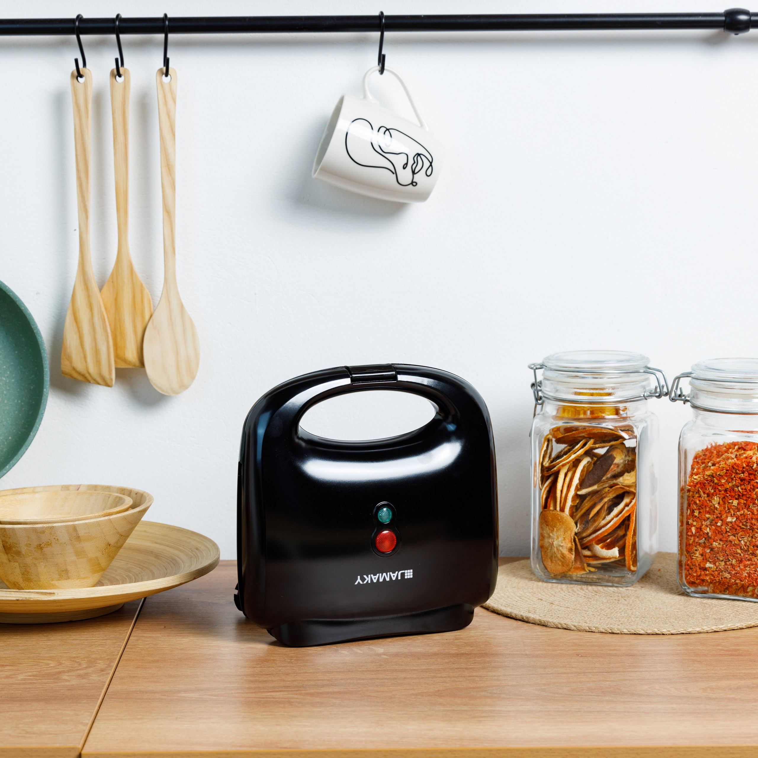 Предметное фото - элегантные предметы для создания атмосферы роскоши в доме.