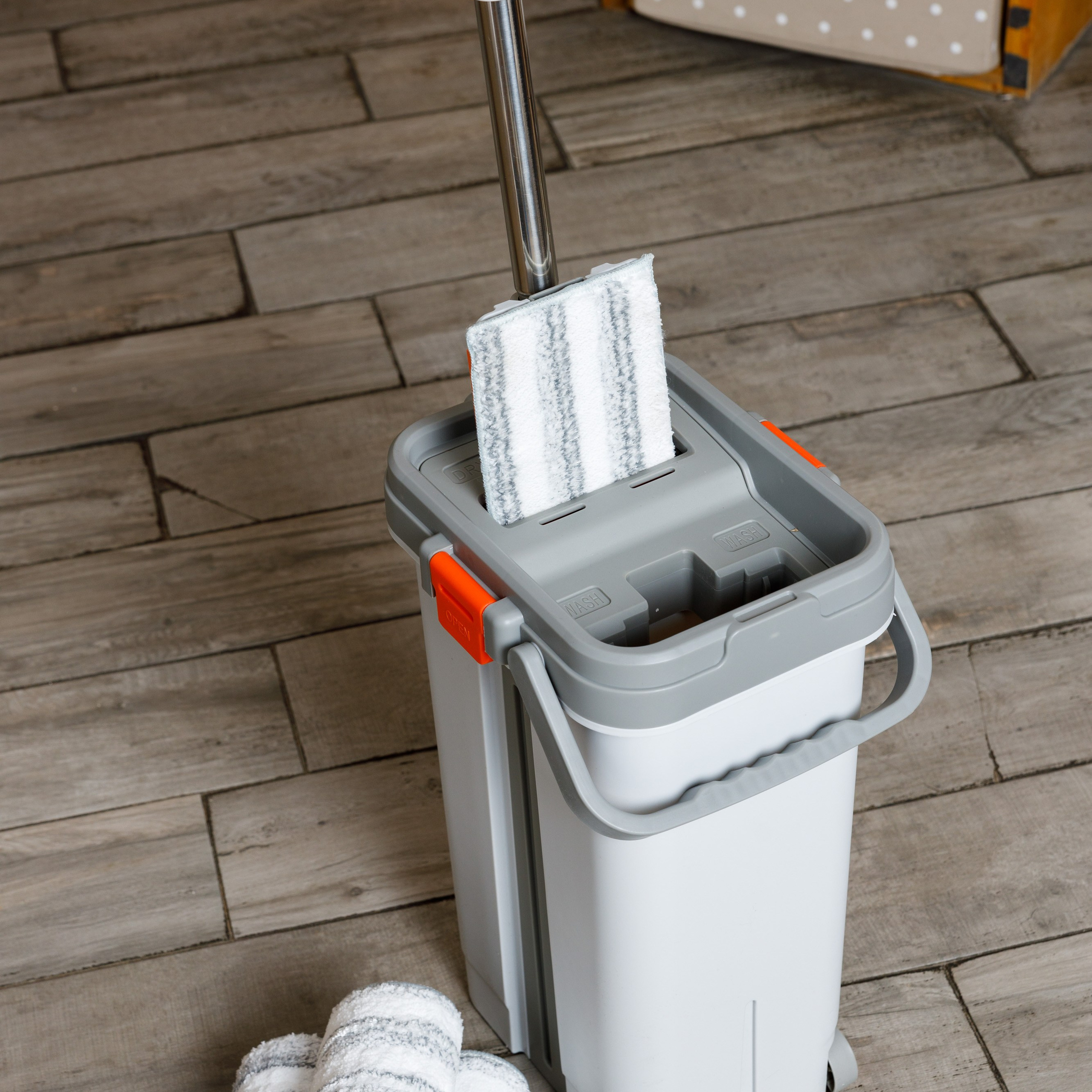 Профессиональная съемка для демонстрации функциональности и стиля предметов.