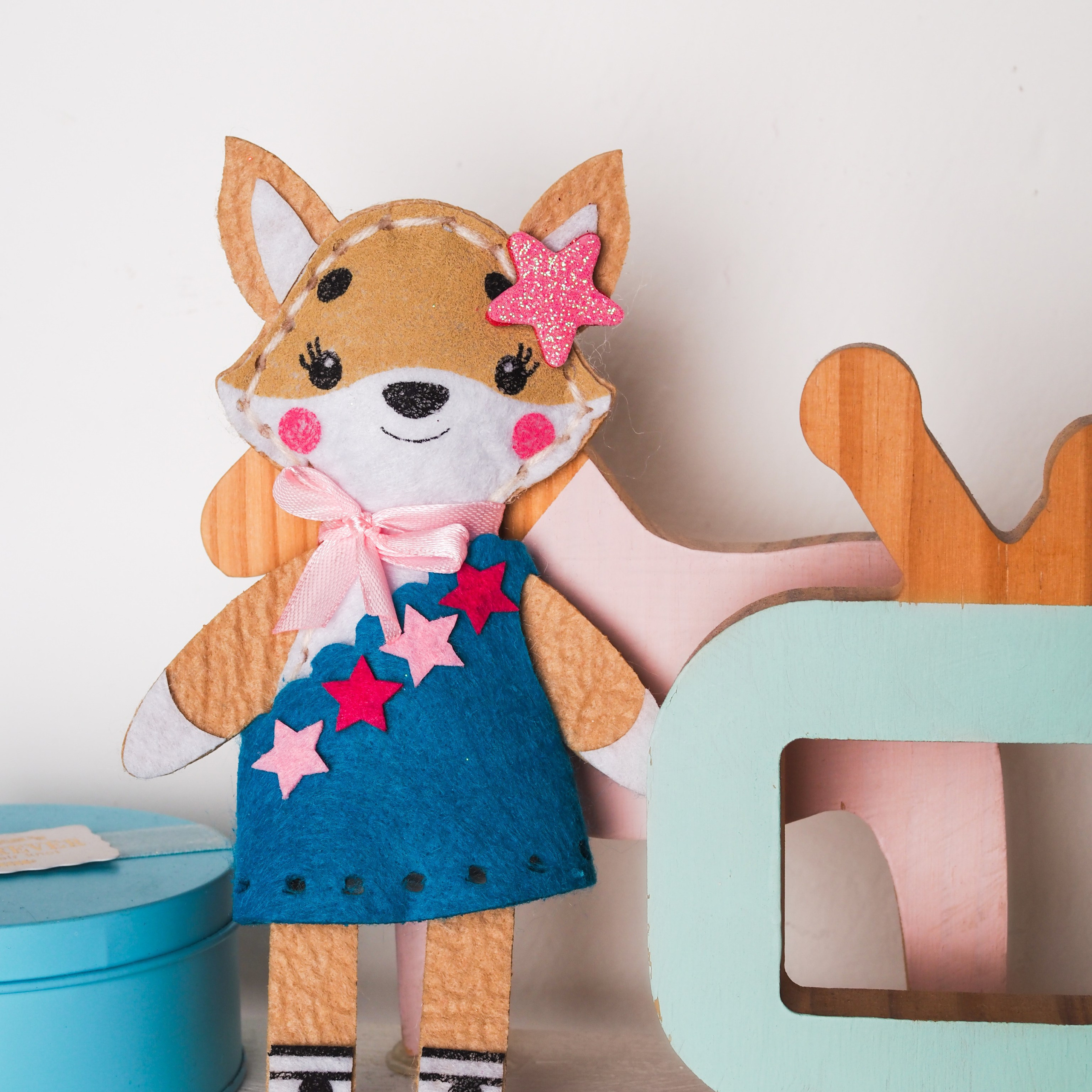 Предметное фото товаров для хобби, показывающее, как увлечения обогащают повседневную жизнь.