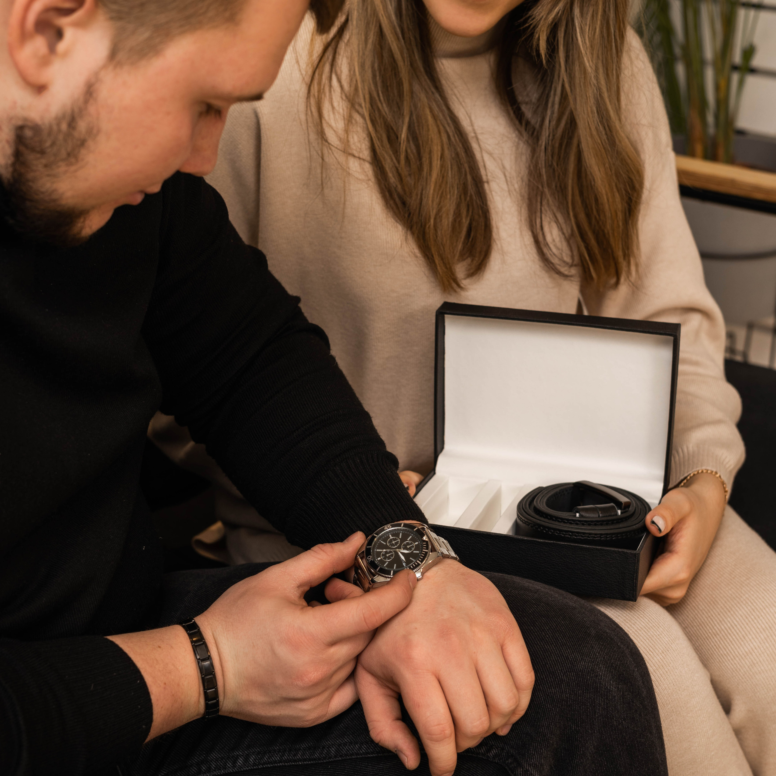 Предметное фото аксессуаров - акценты, которые добавляют уникальности и элегантности вашему стилю.