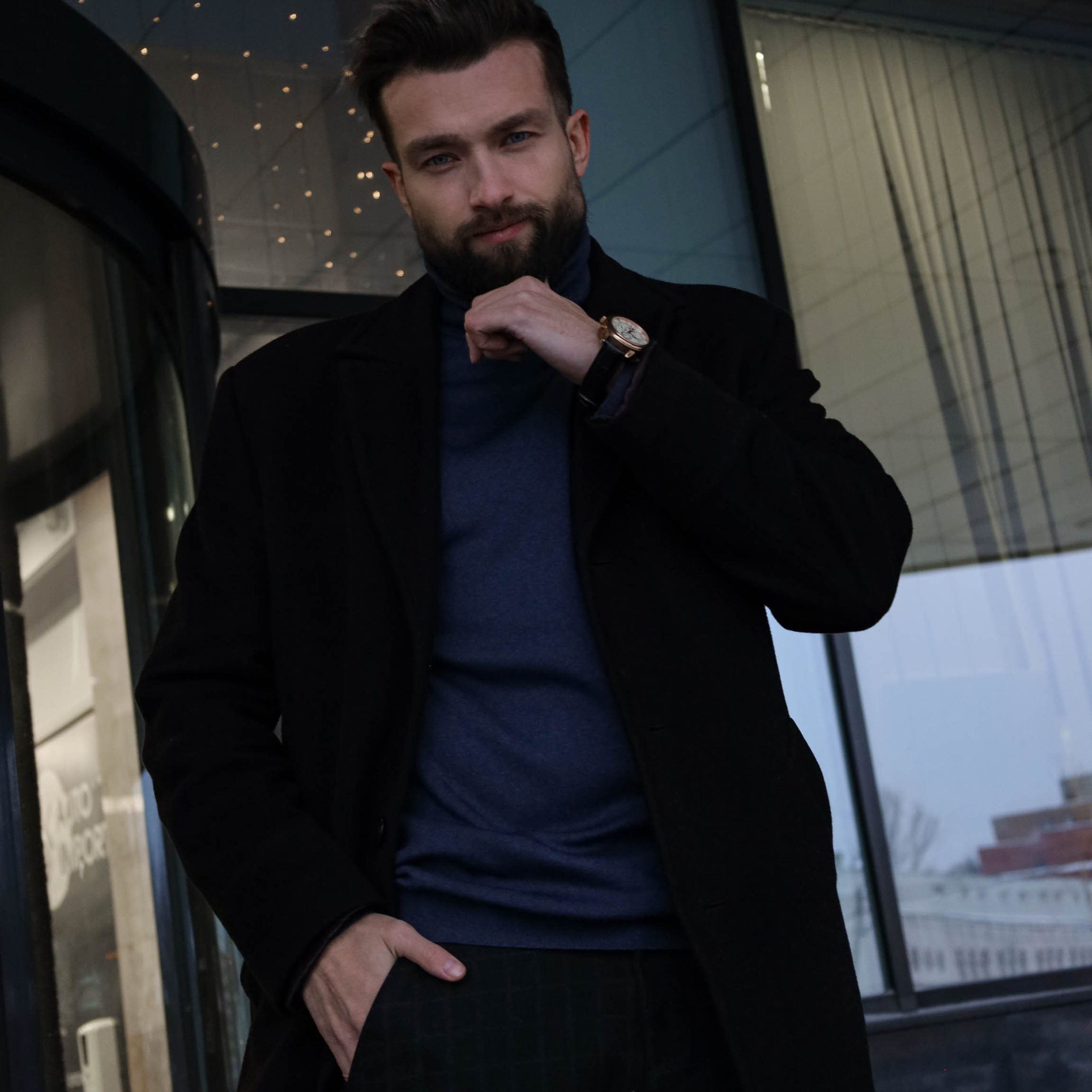 Креативная съемка для демонстрации аксессуаров и их сочетания с одеждой