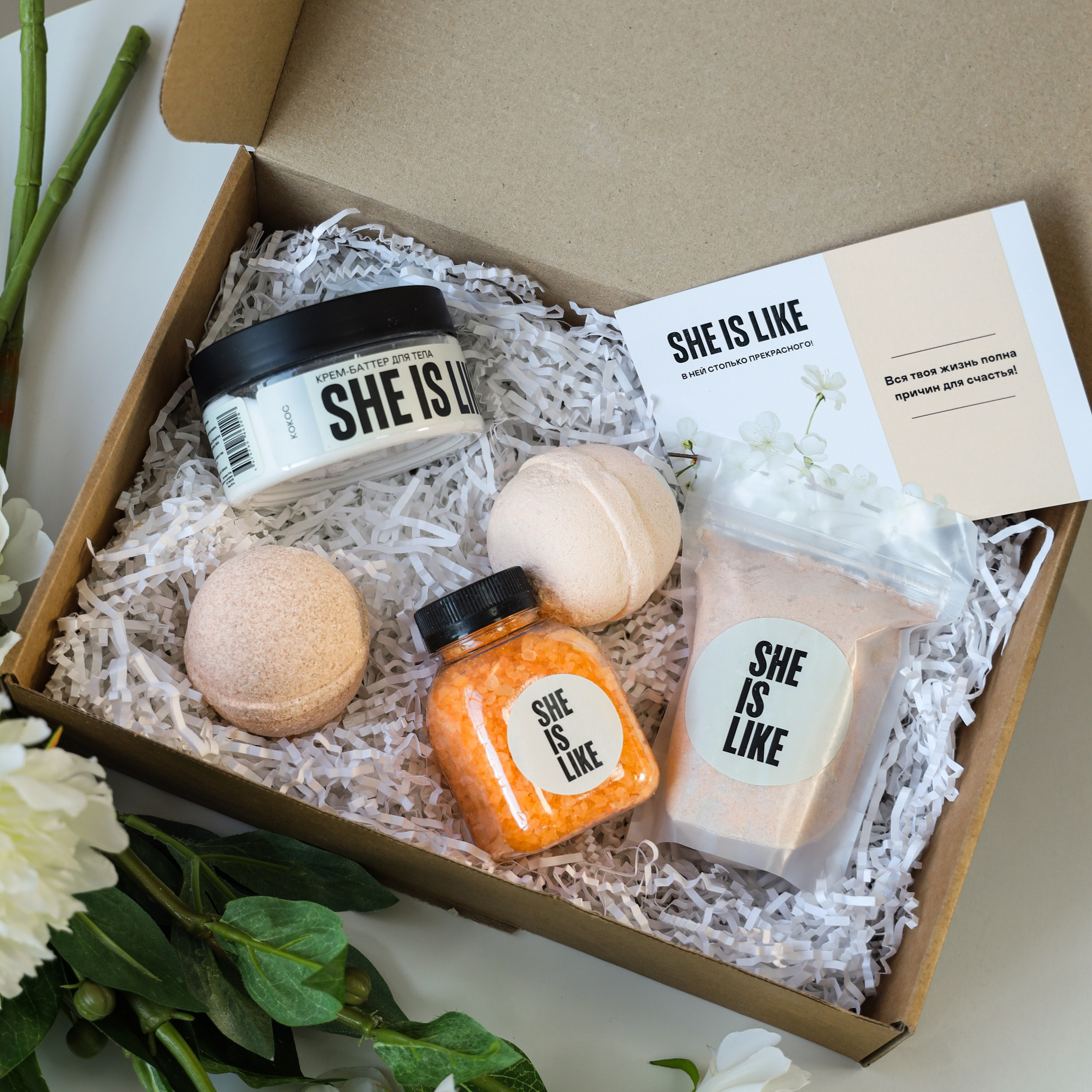 Эстетичная съемка, подчеркивающая функциональность и практичность косметических средств.