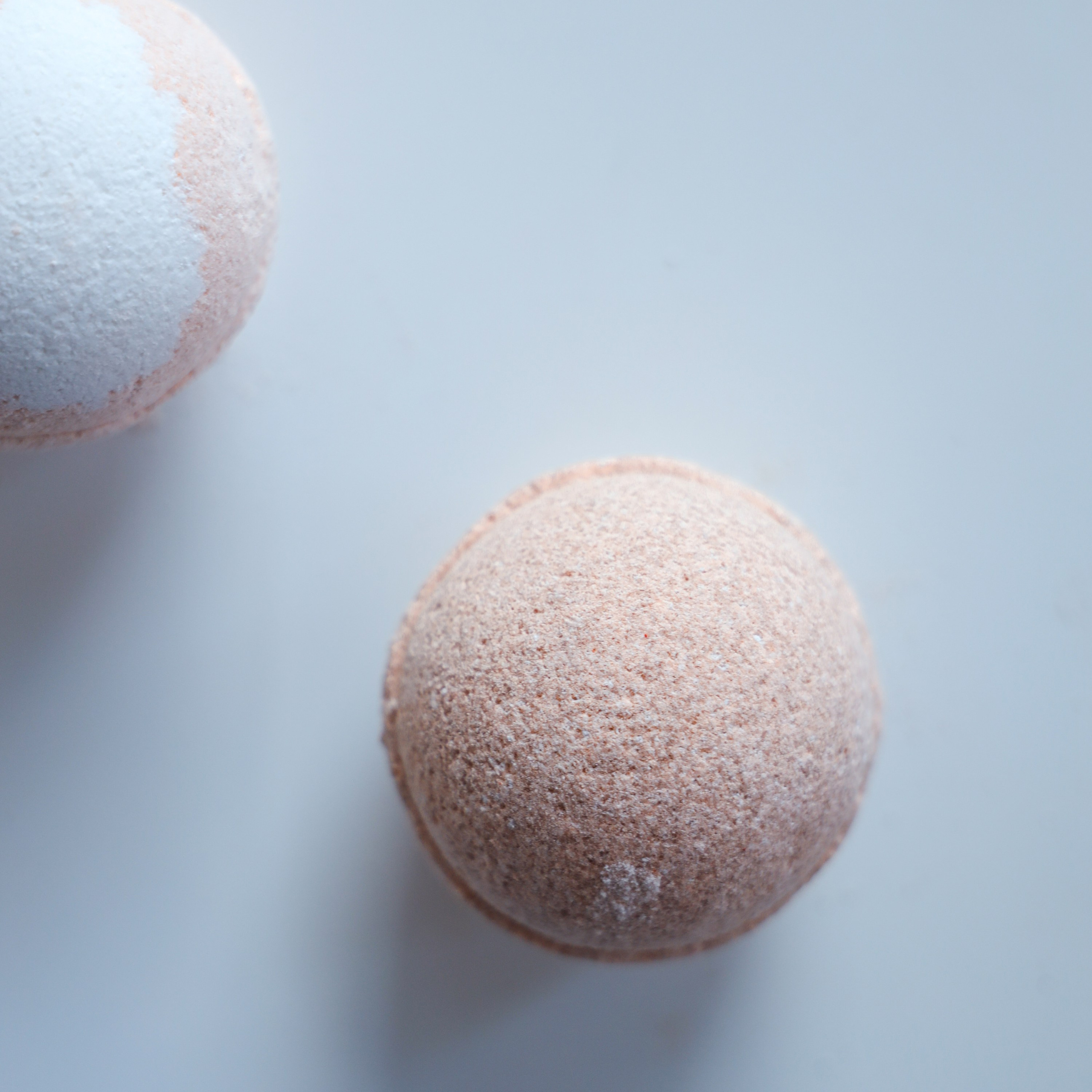 Креативная съемка, акцентирующая внимание на натуральных и органических ингредиентах.