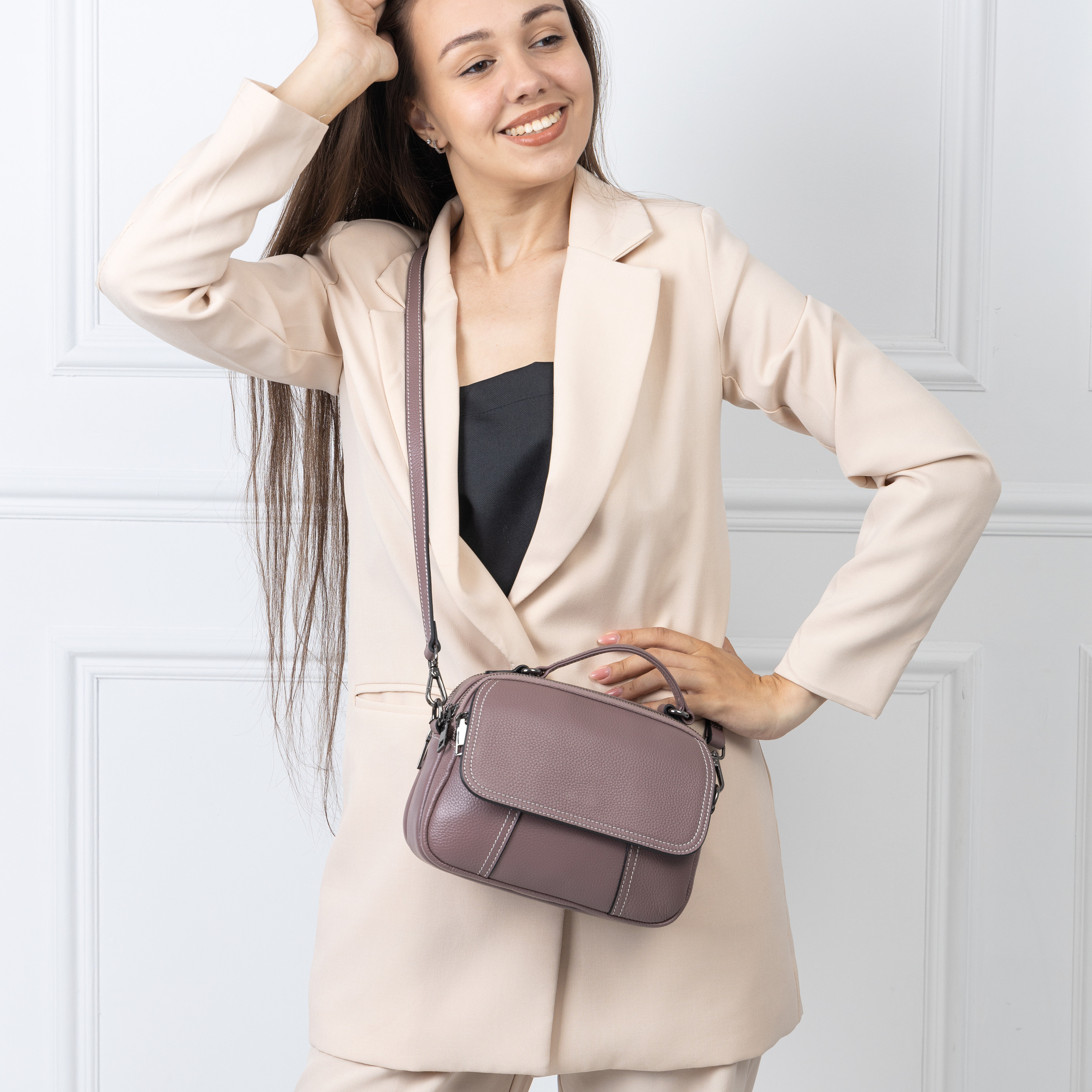 Предметное фото сумок - модные решения, придающие вашему образу завершенность и элегантность.