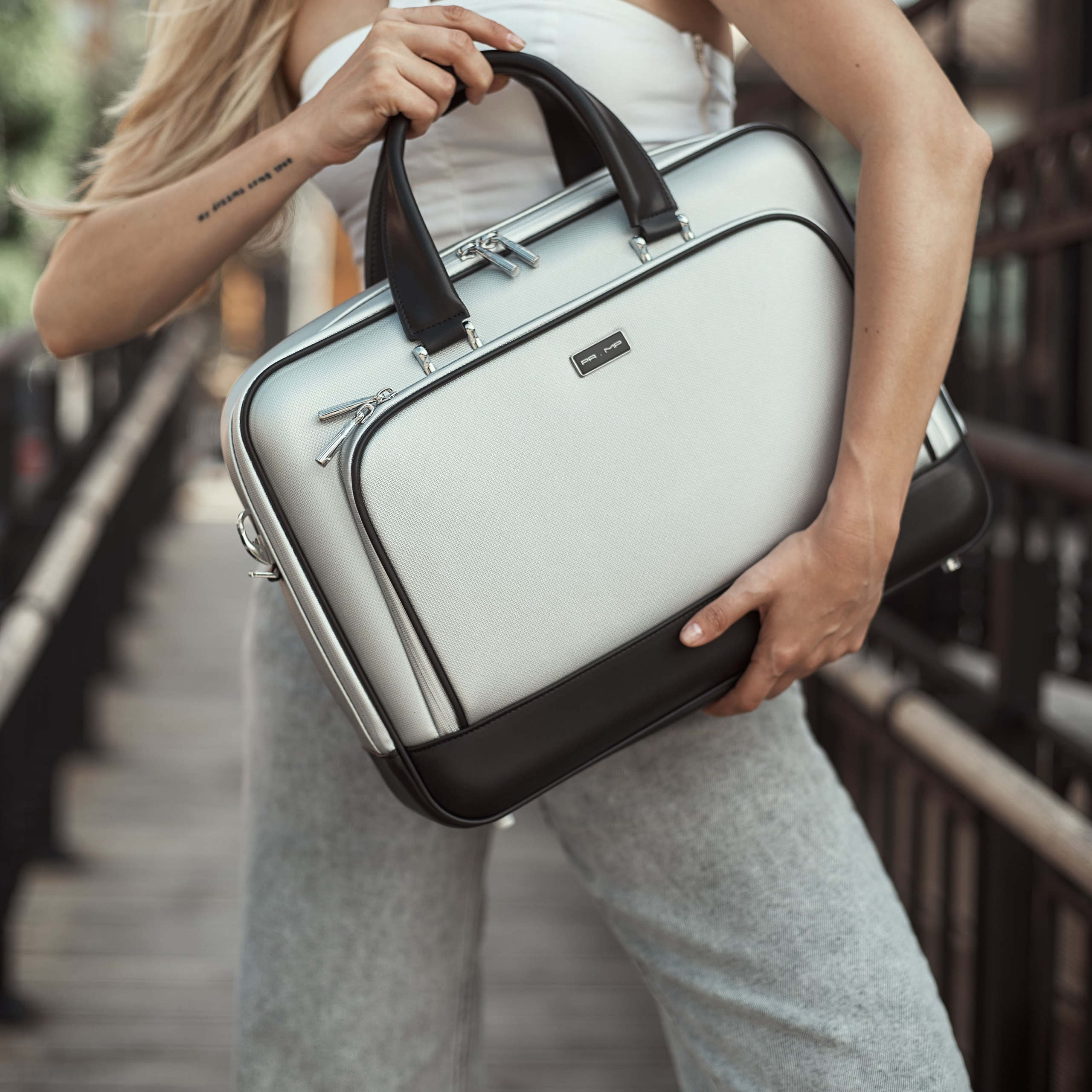 Предметная съёмка сумок- фото для маркетплейсов | Sale Easy