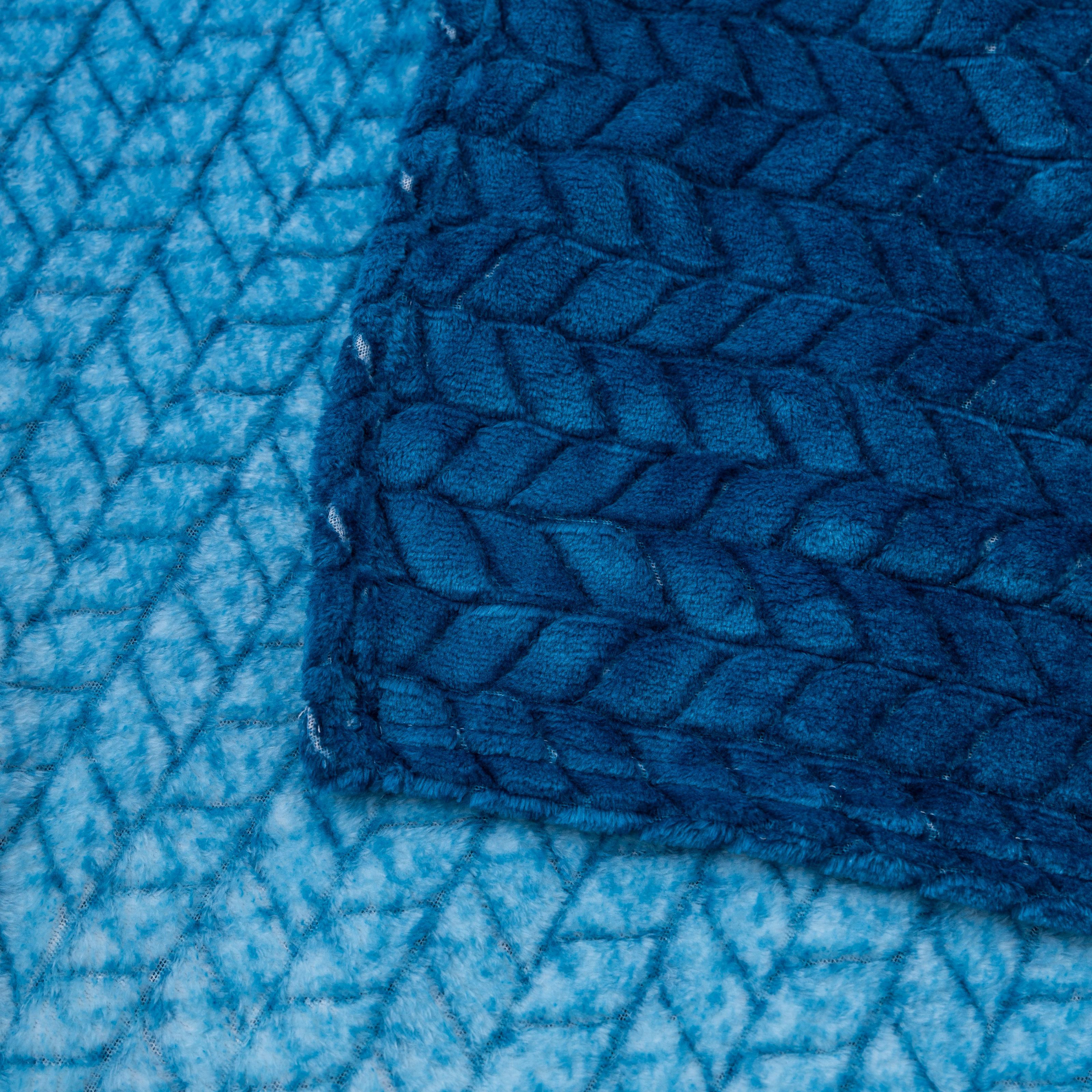 Эстетичная съемка, создающая атмосферу спокойствия и комфорта в интерьере.