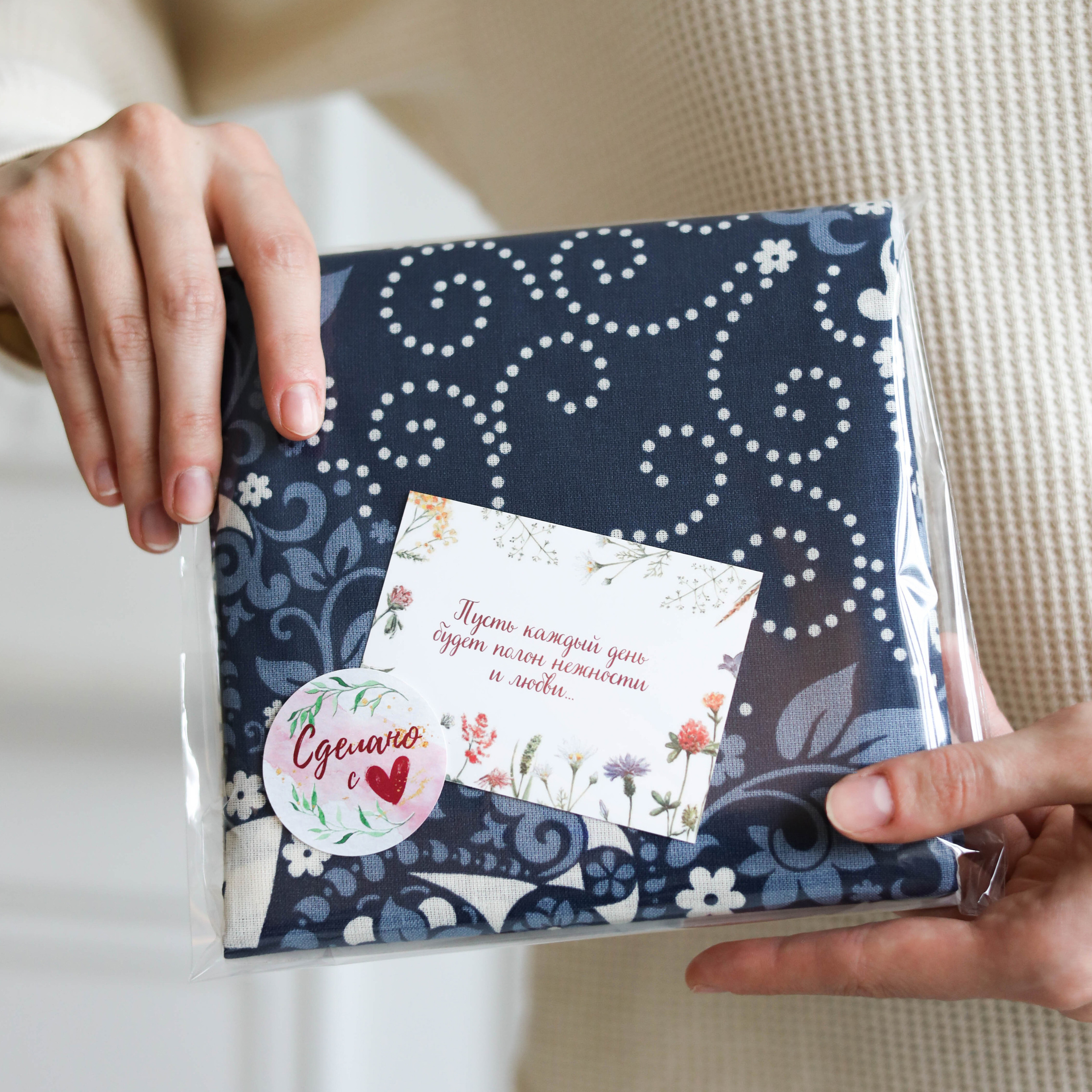 Предметное фото головных уборов - комфорт и элегантность в каждой модели.