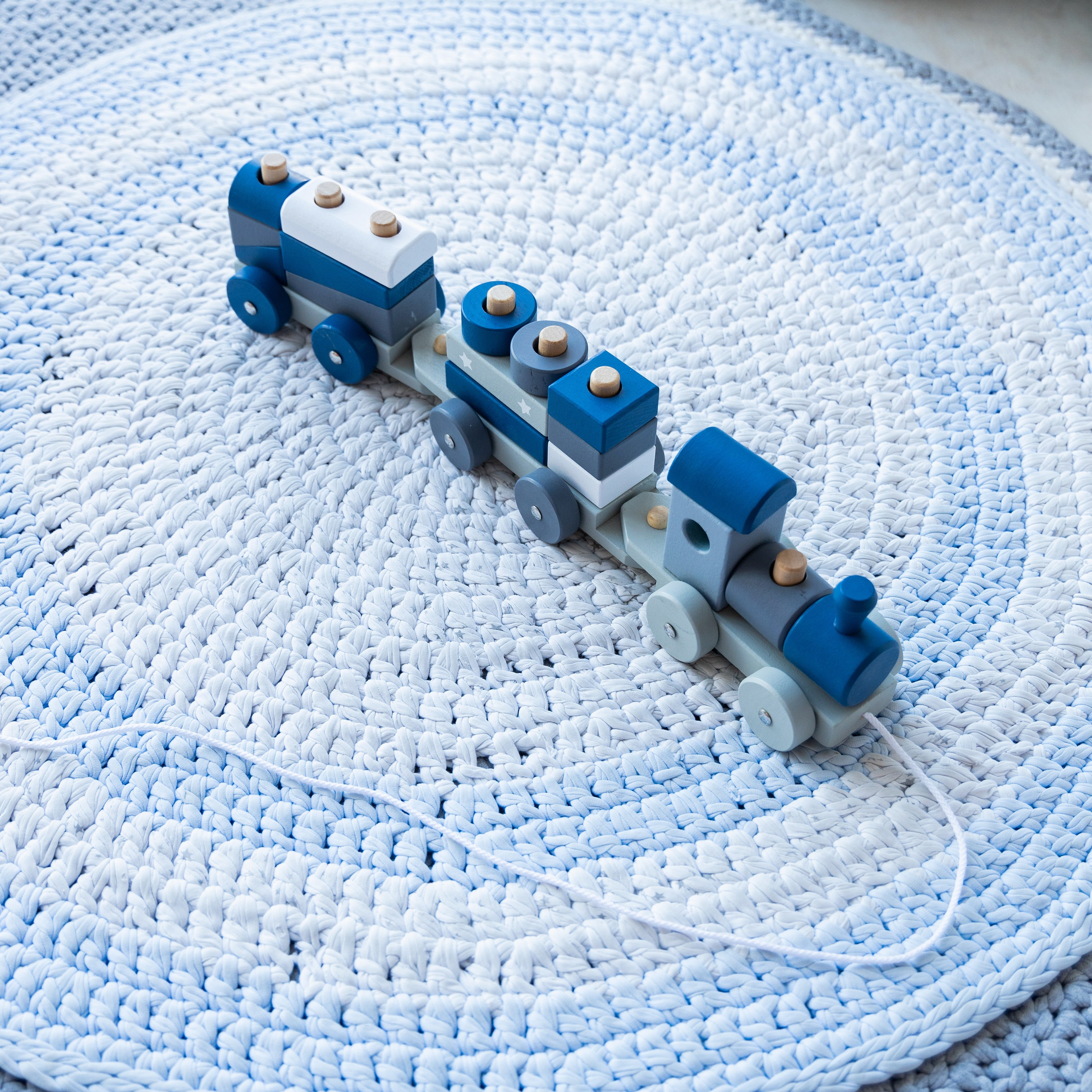 Предметное фото детских товаров - яркие и интересные игрушки и аксессуары для вашего малыша.