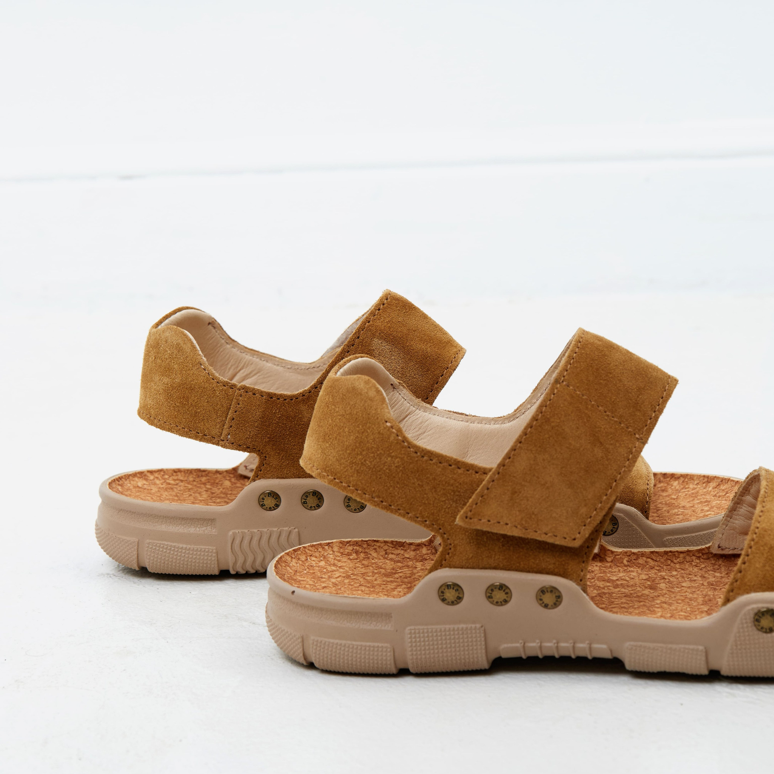 Предметная съёмка обуви фото альбом для маркетплейсов | Sale Easy