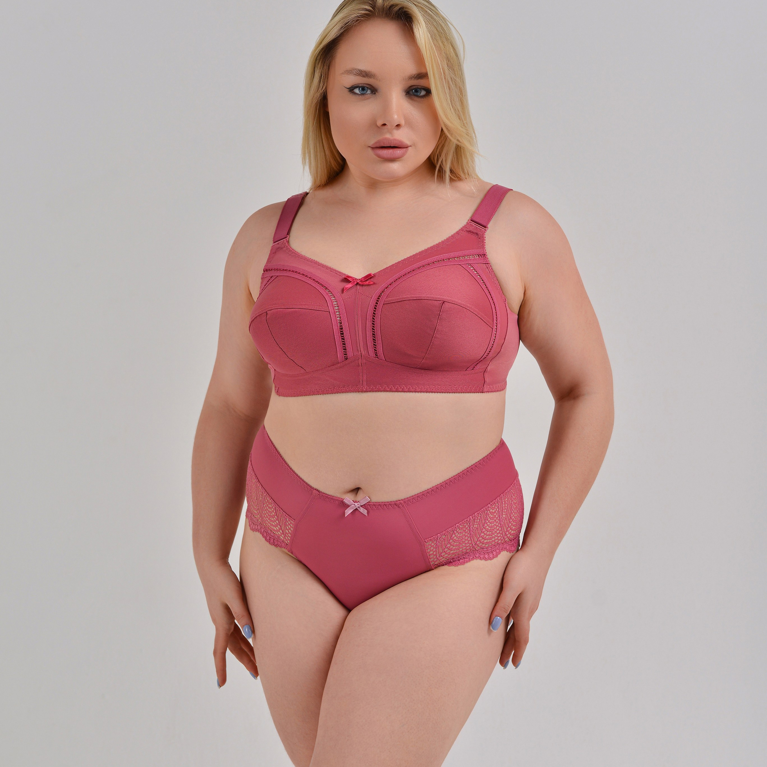 Съемка с фокусом на стильные сочетания и детали, создающие настроение