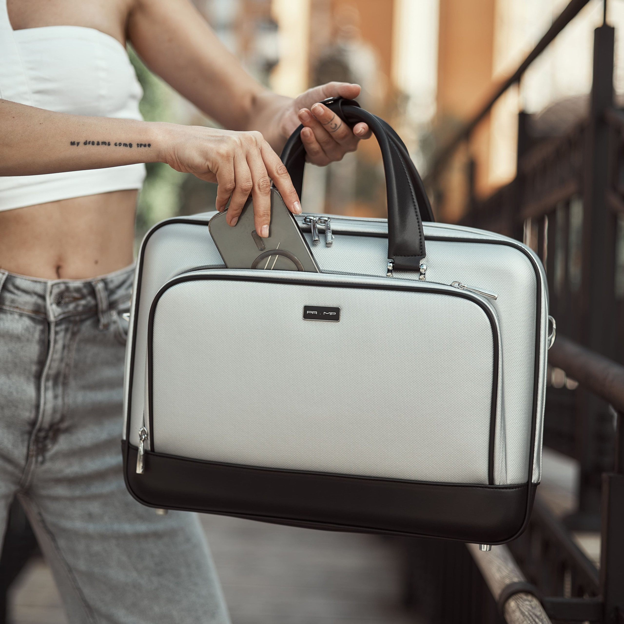 Предметная съёмка сумок- фото для маркетплейсов | Sale Easy