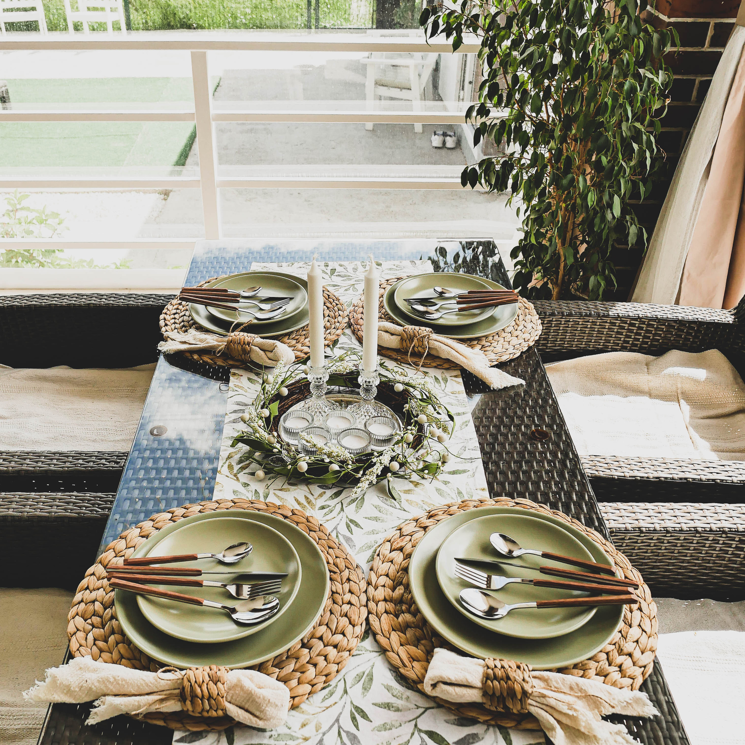 Предметное фото - простота и изысканность в деталях кухонной посуды.