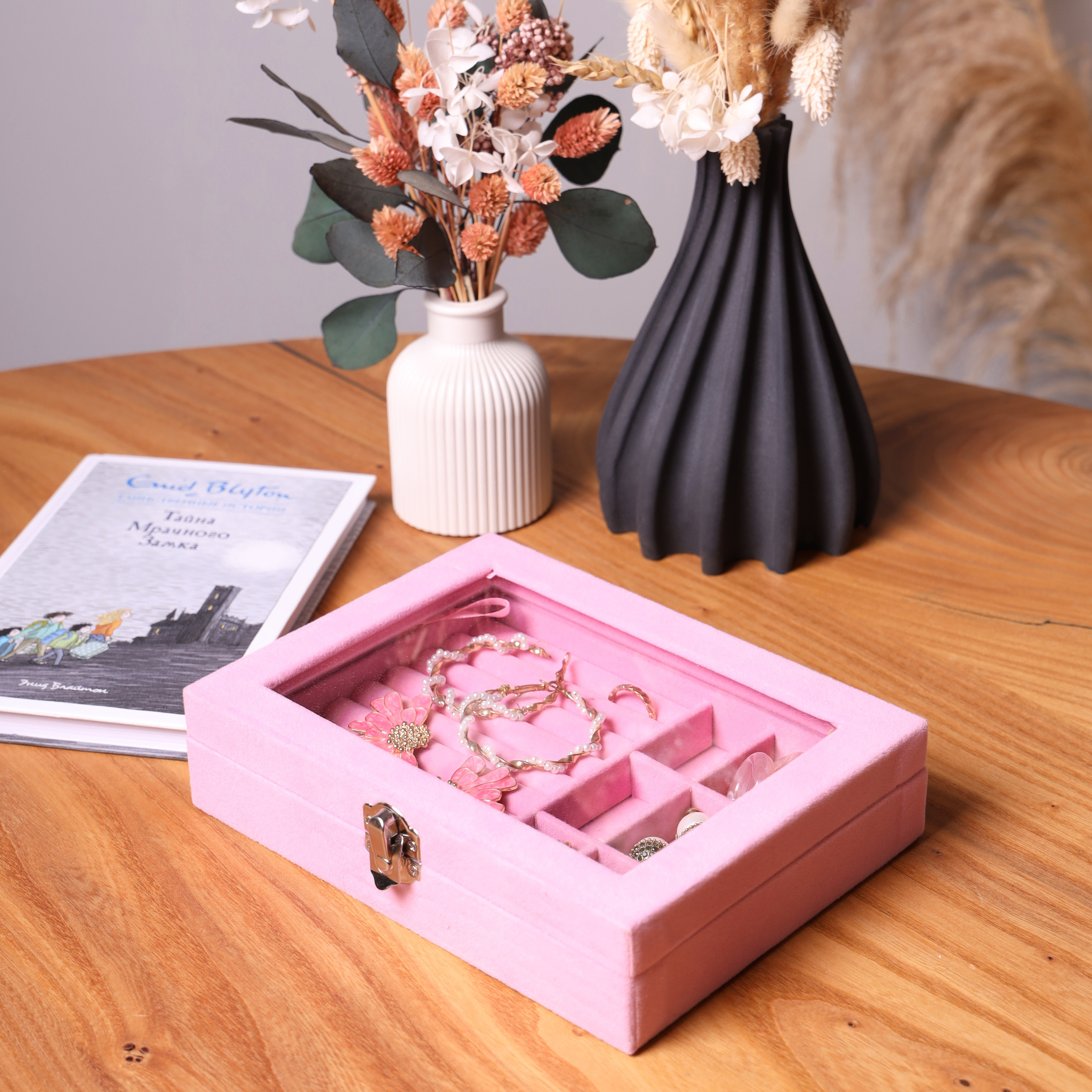 Предметное фото аксессуаров - роскошь и изысканность в каждой детали.