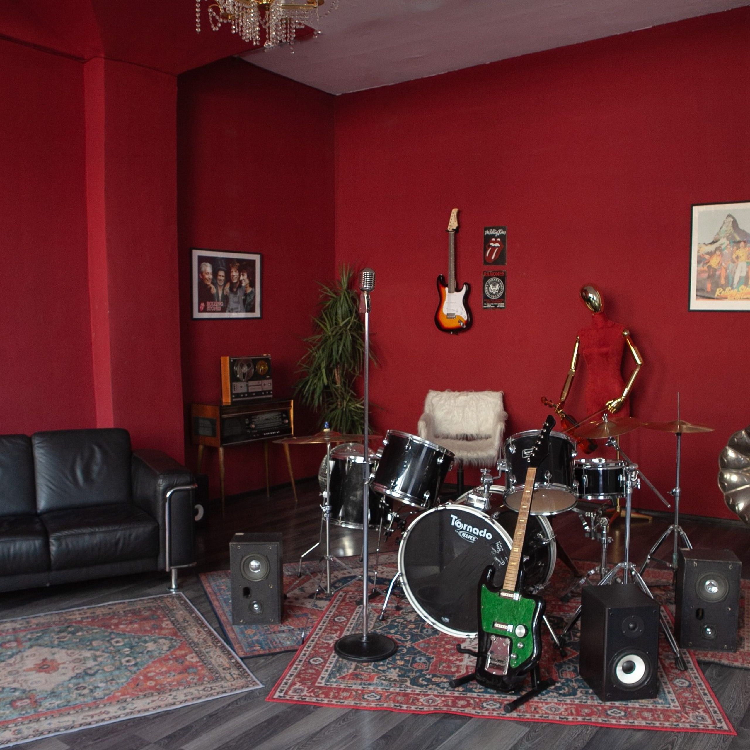 TWINKLE — зал Стендаль