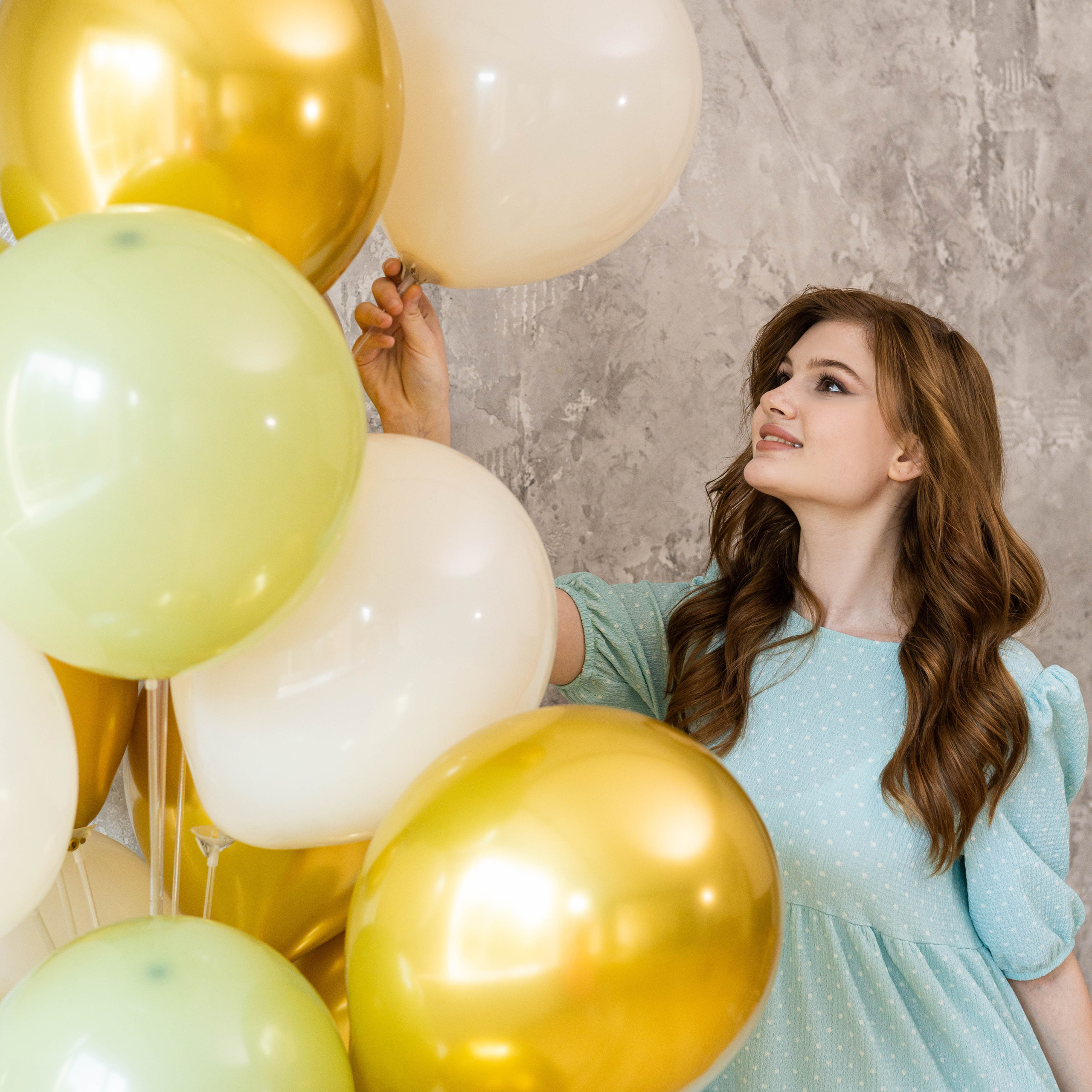 Предметное фото праздничных шаров - свет и веселье, которые сопровождают ваш праздник.